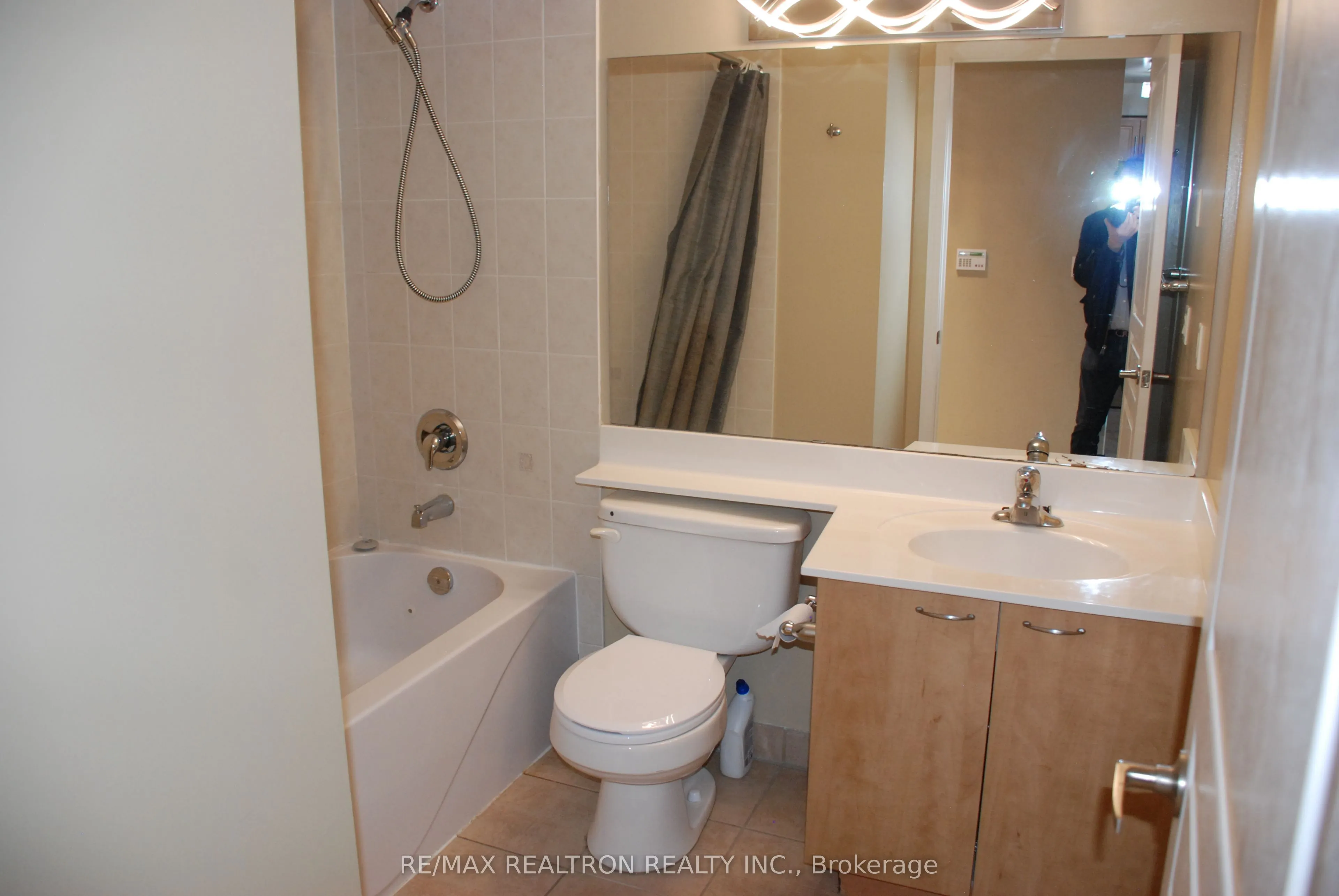 509 Beecroft Road #1211