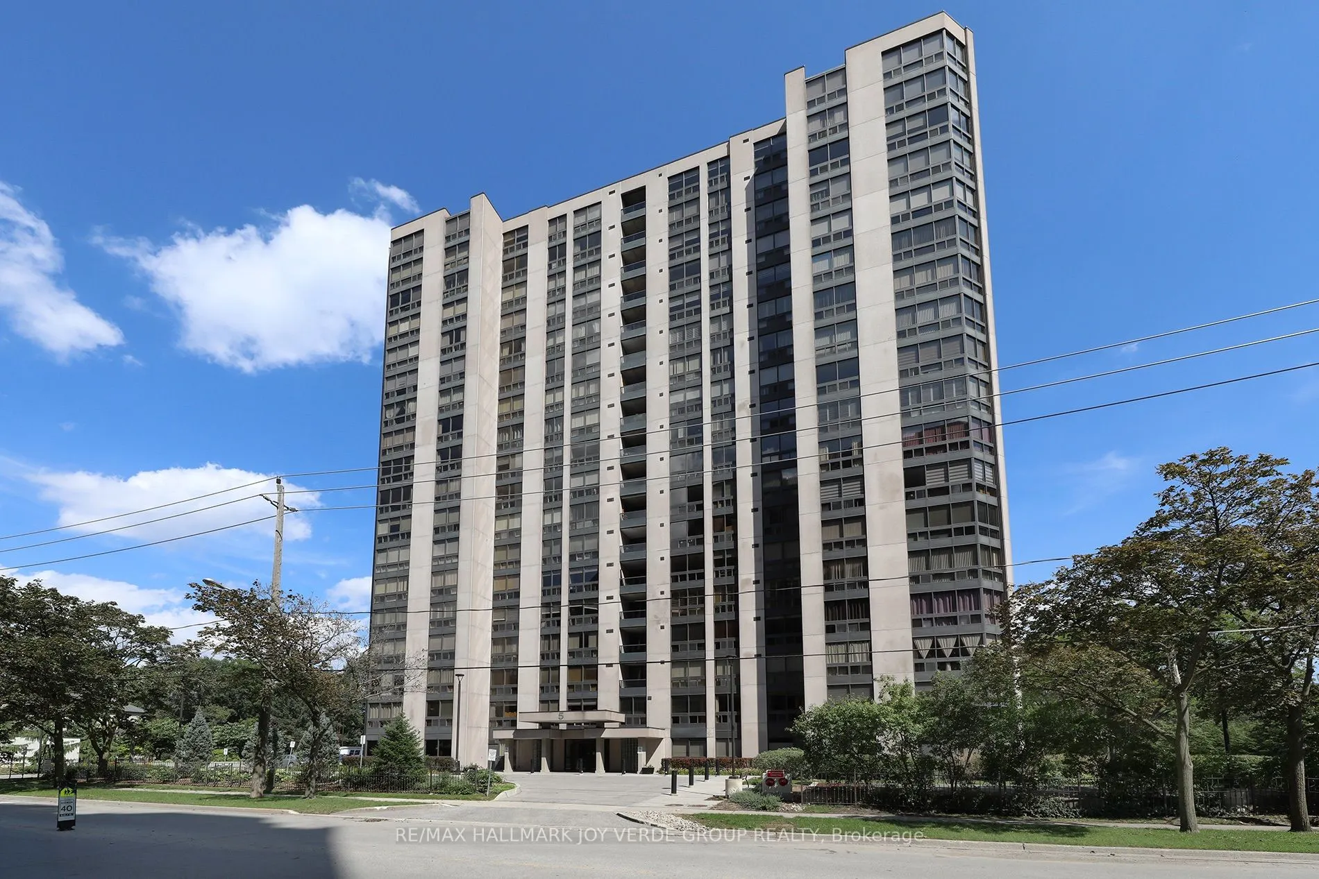 5 Kenneth Avenue #405