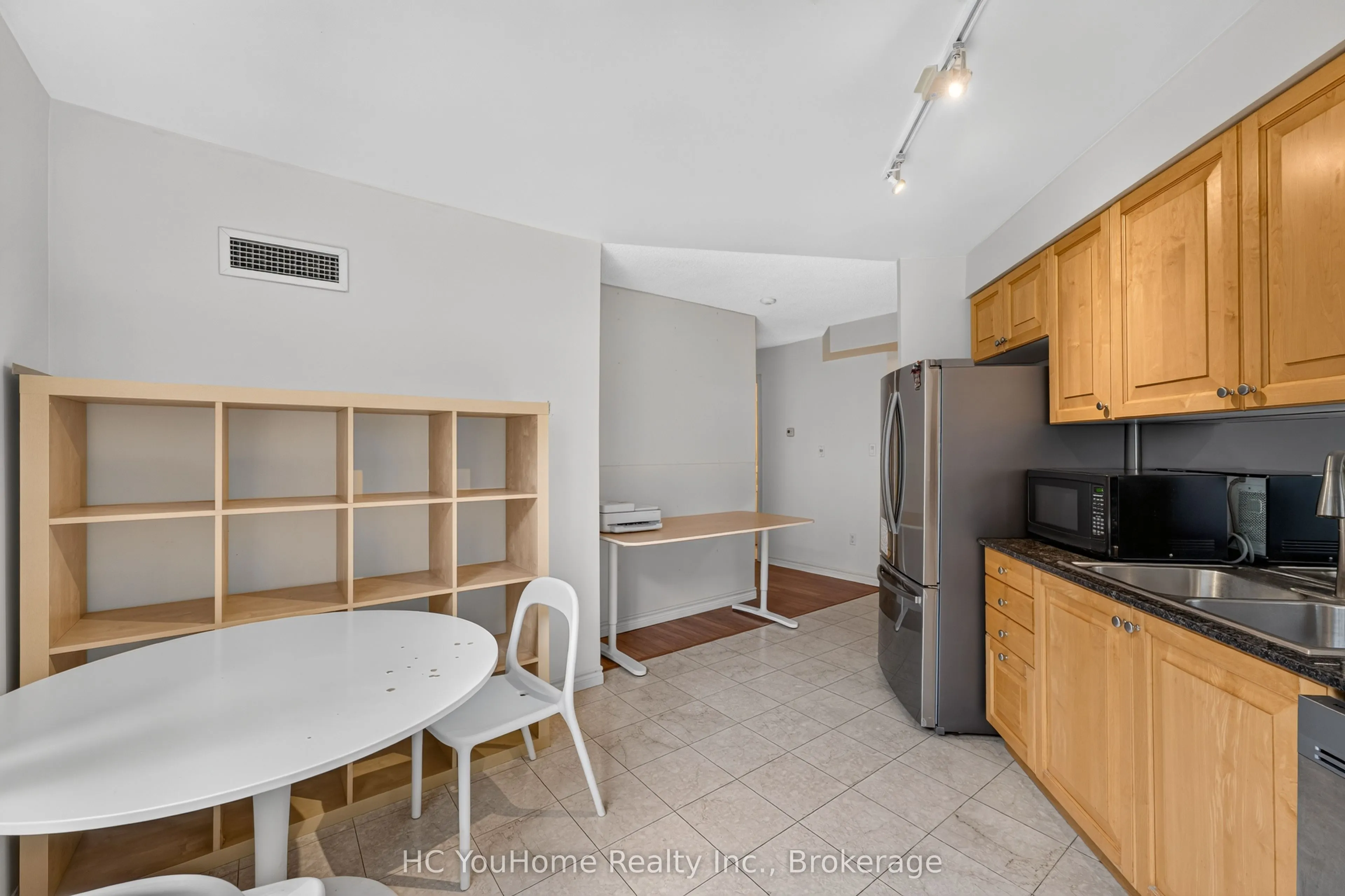 801 Bay Street #607