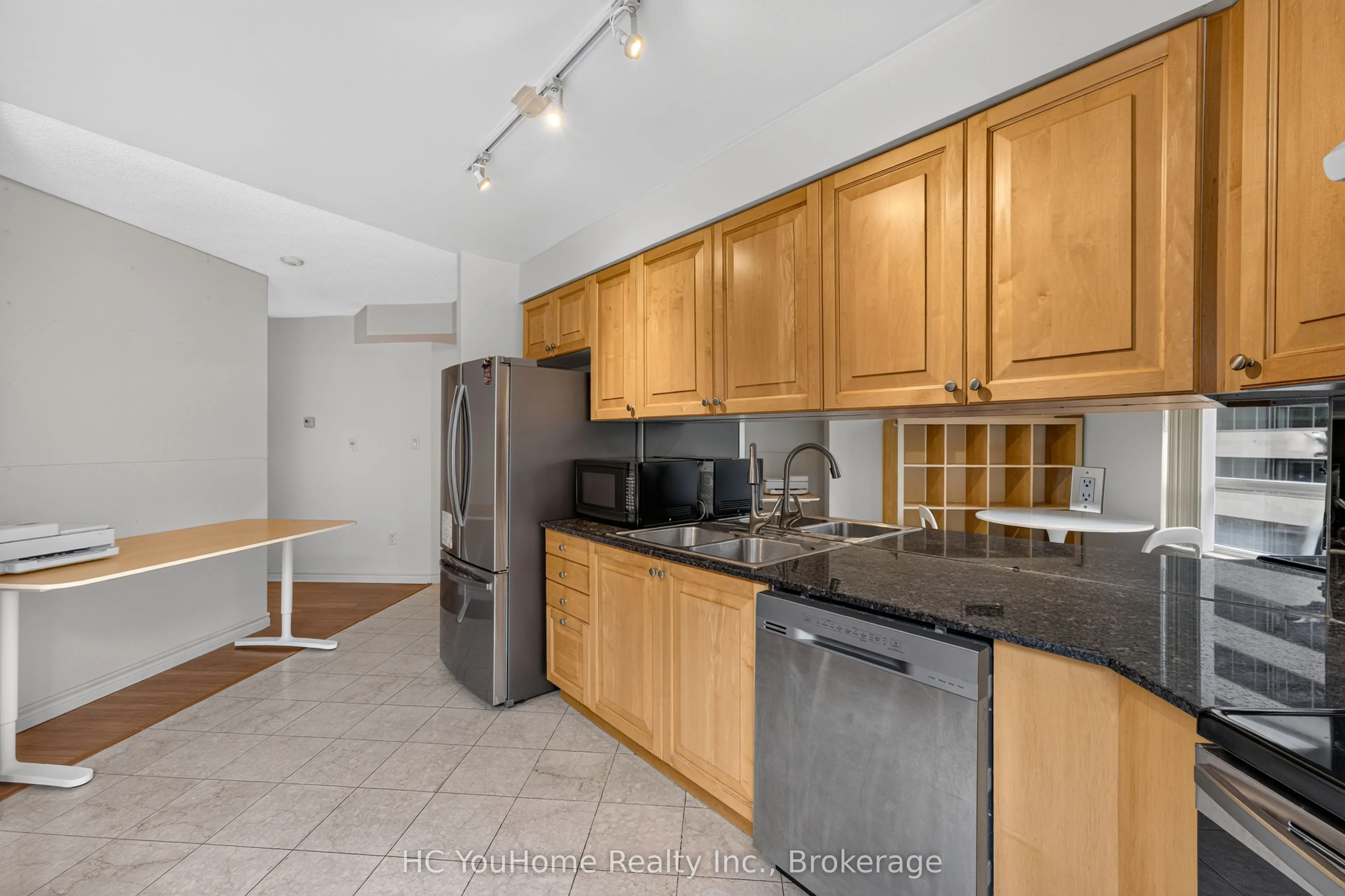 801 Bay Street #607
