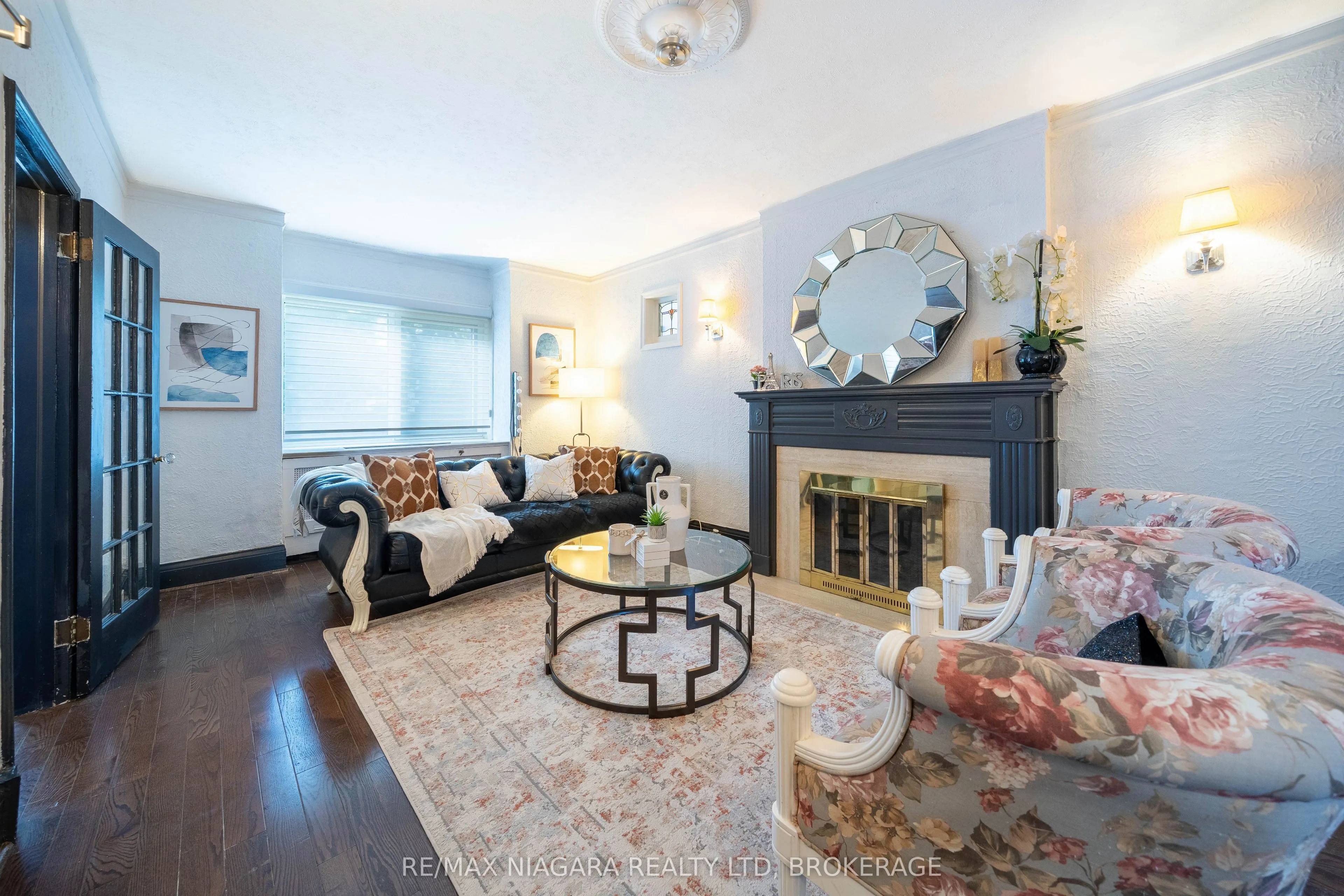 38 Yonge Boulevard