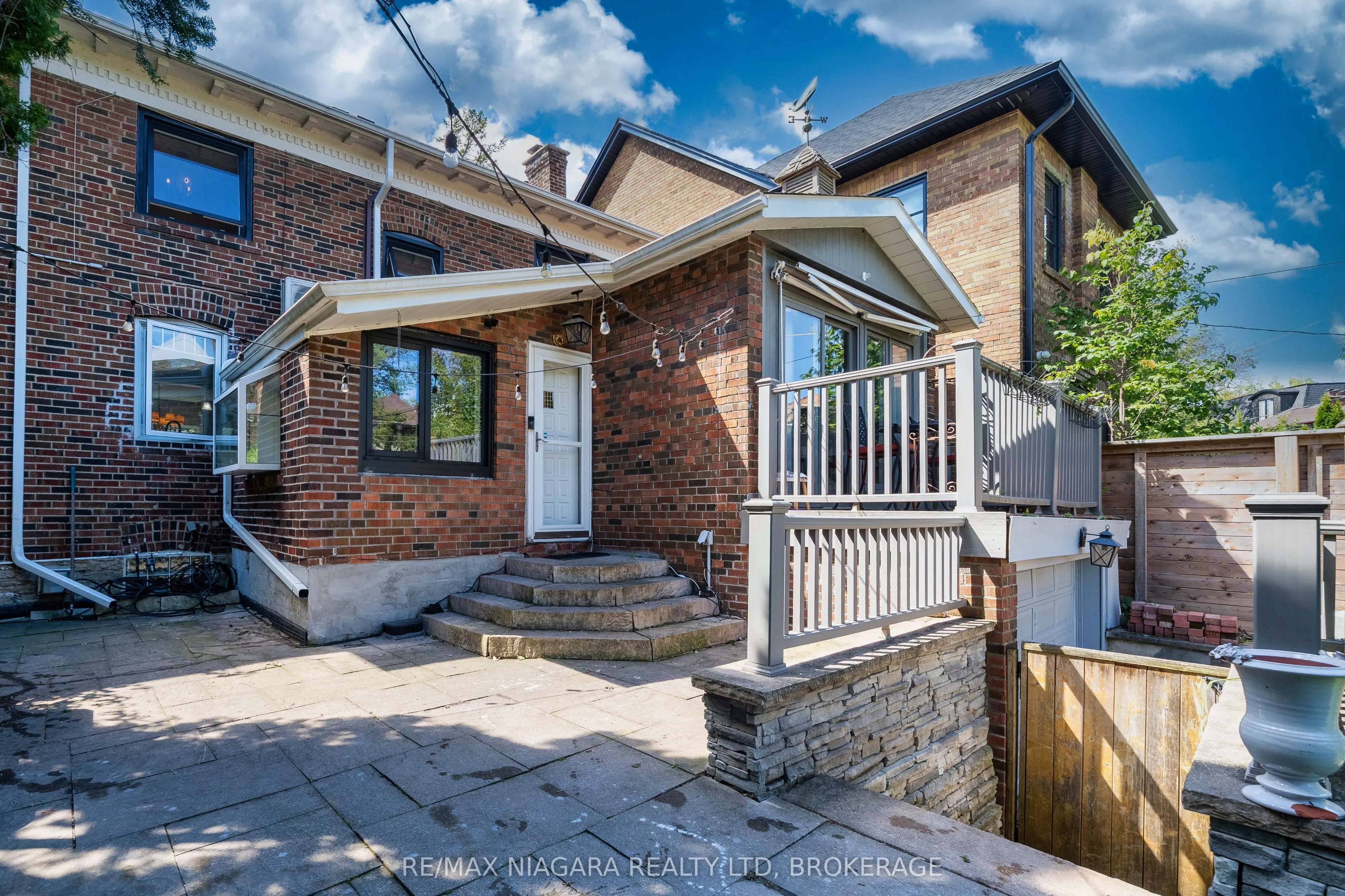 38 Yonge Boulevard