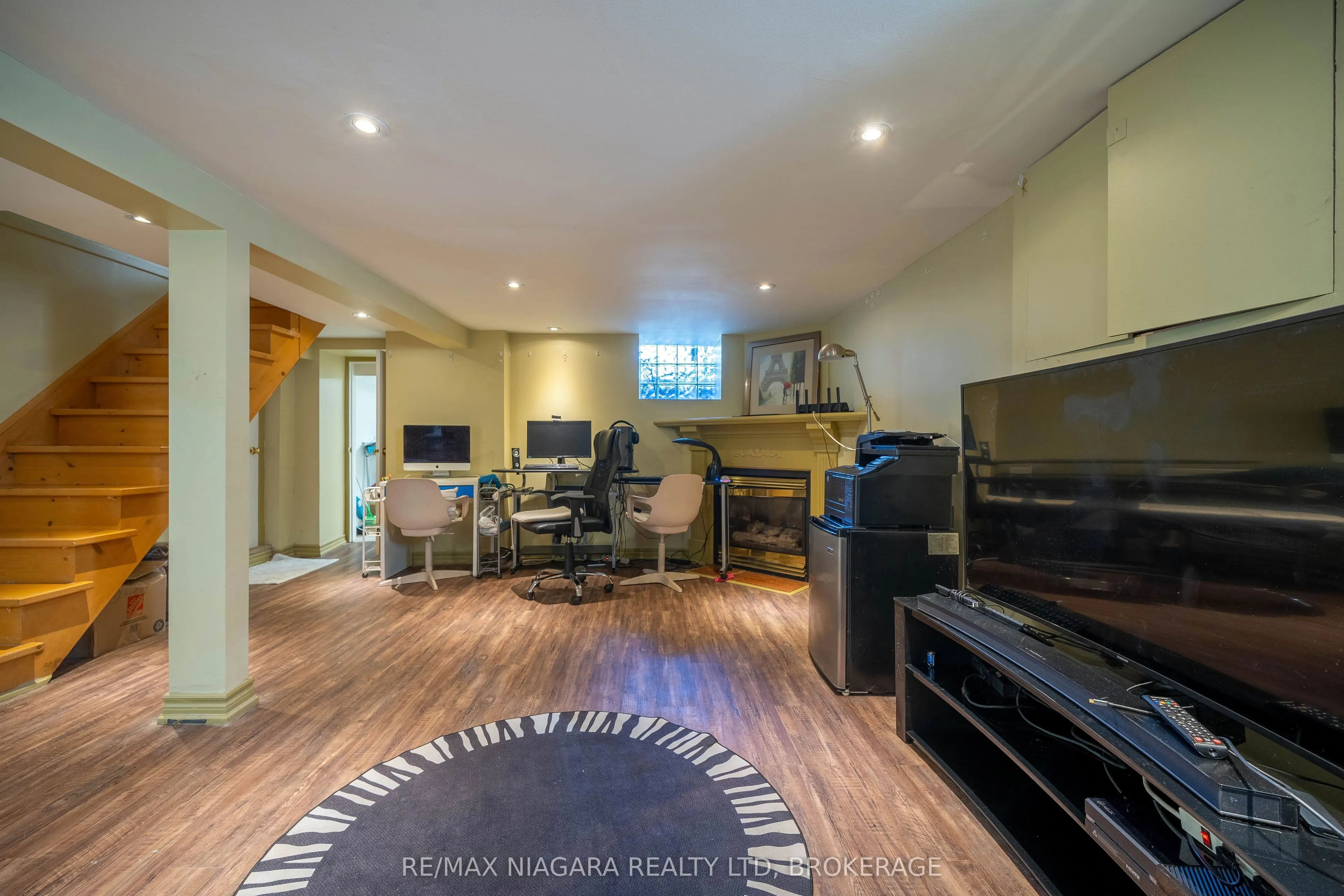 38 Yonge Boulevard