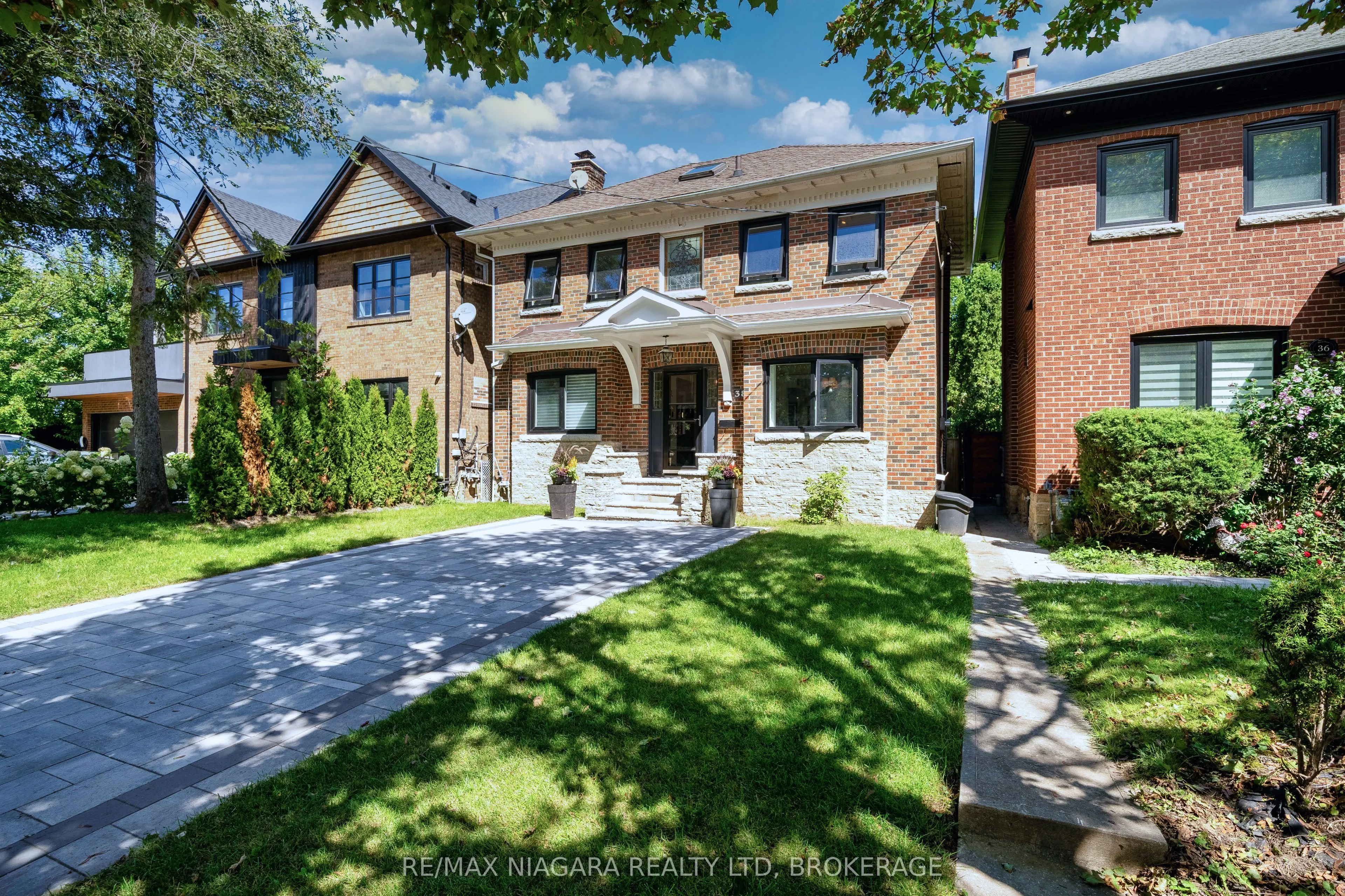 38 Yonge Boulevard