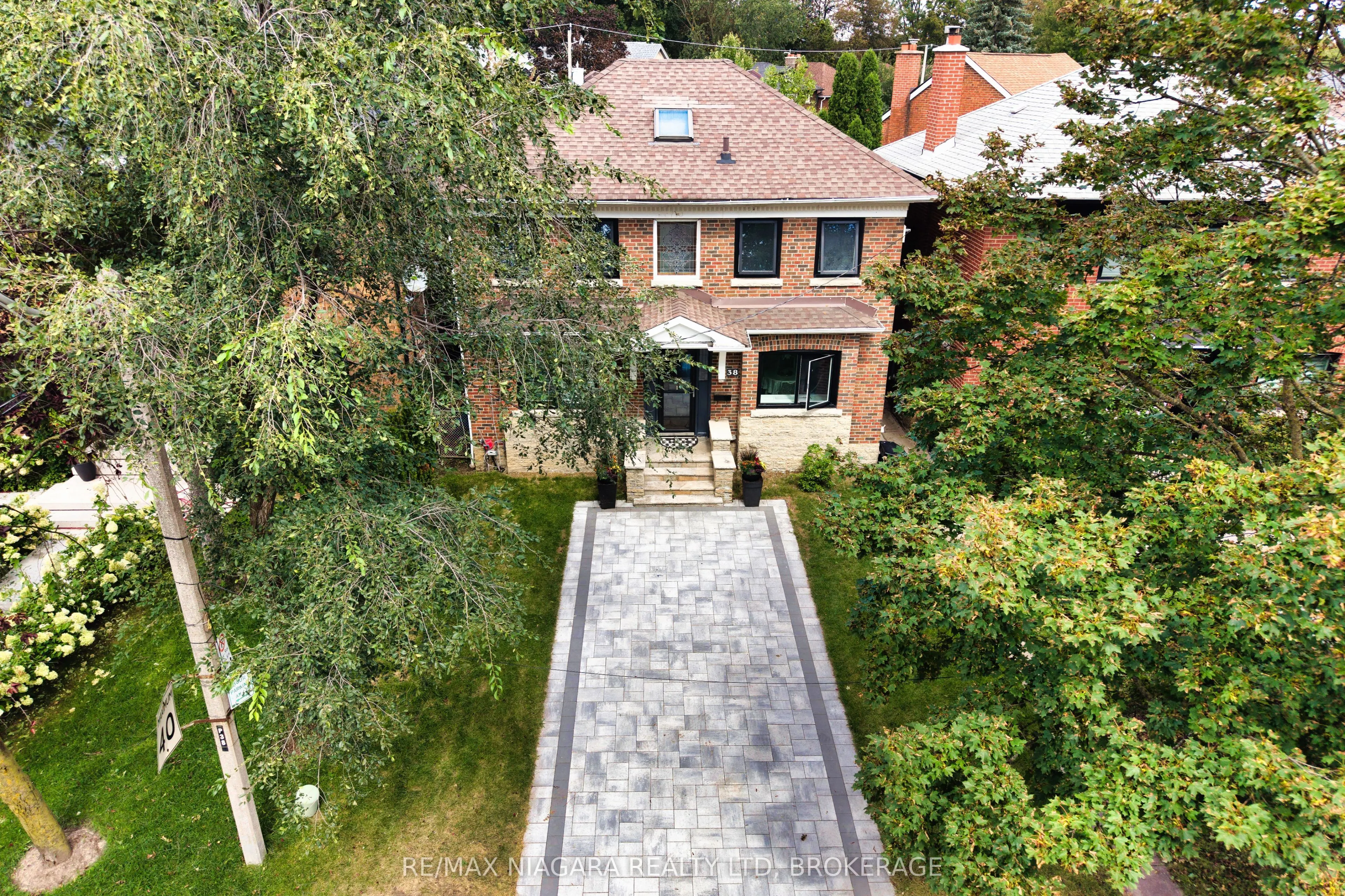 38 Yonge Boulevard