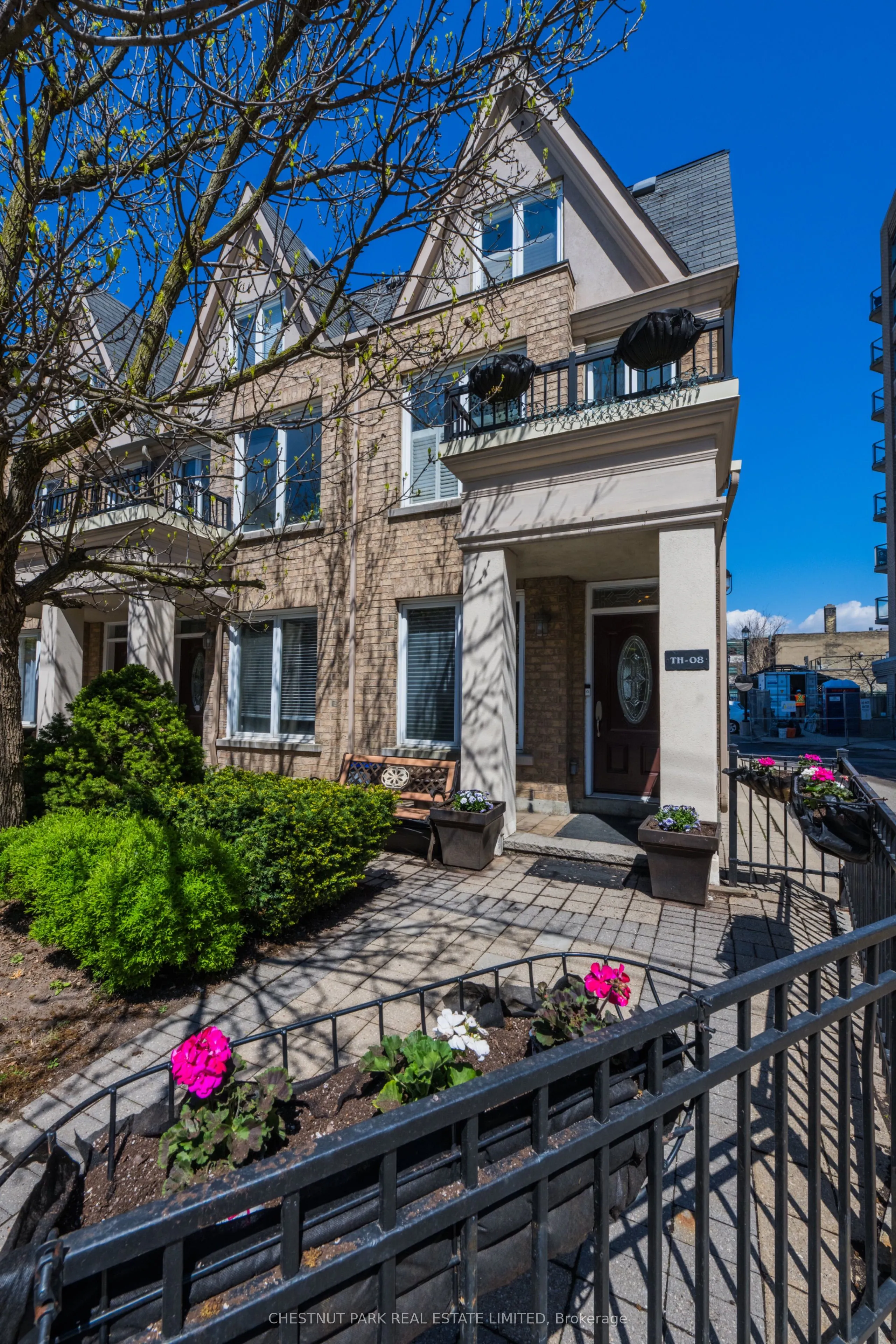 140 Bathurst Street #TH8