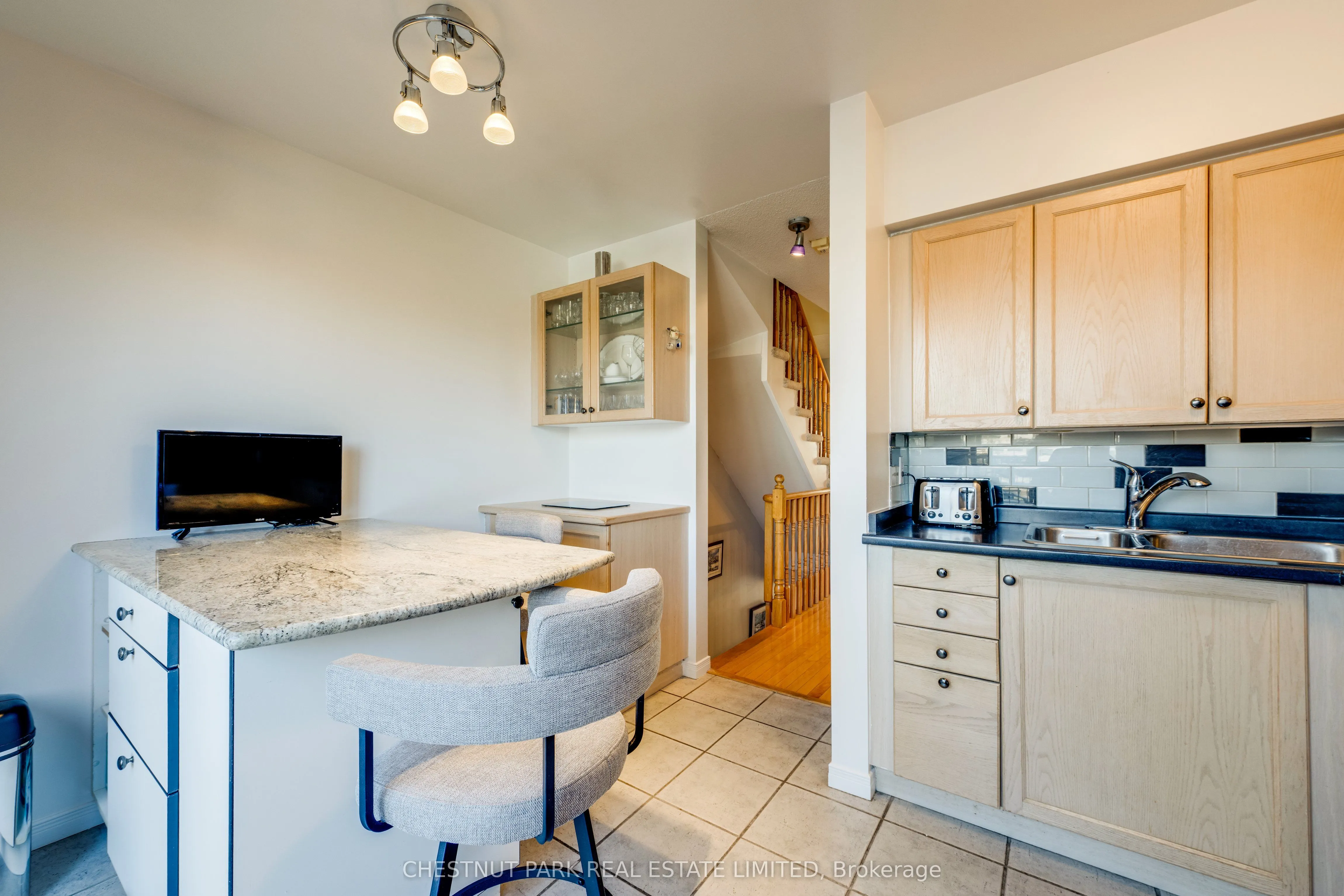 140 Bathurst Street #TH8