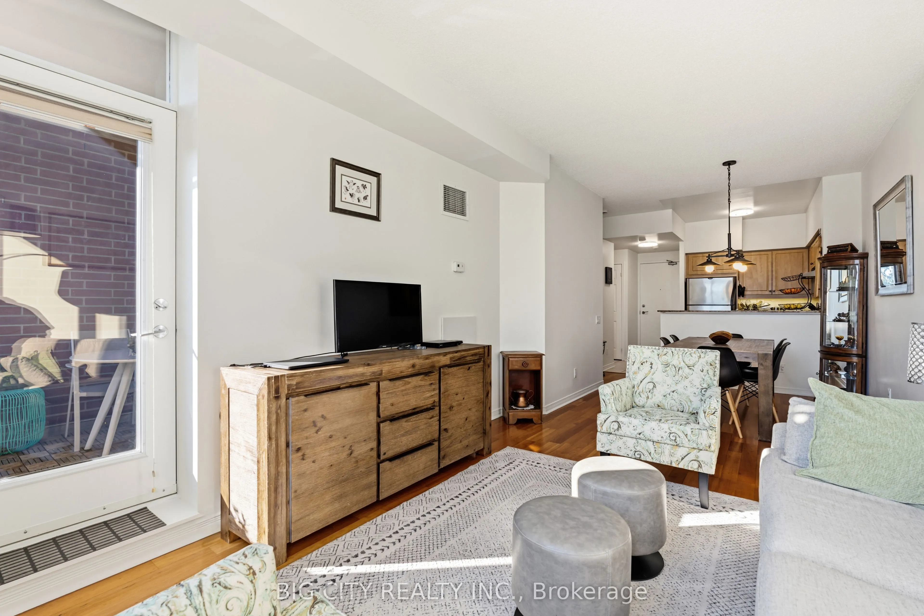 455 Rosewell Avenue #412