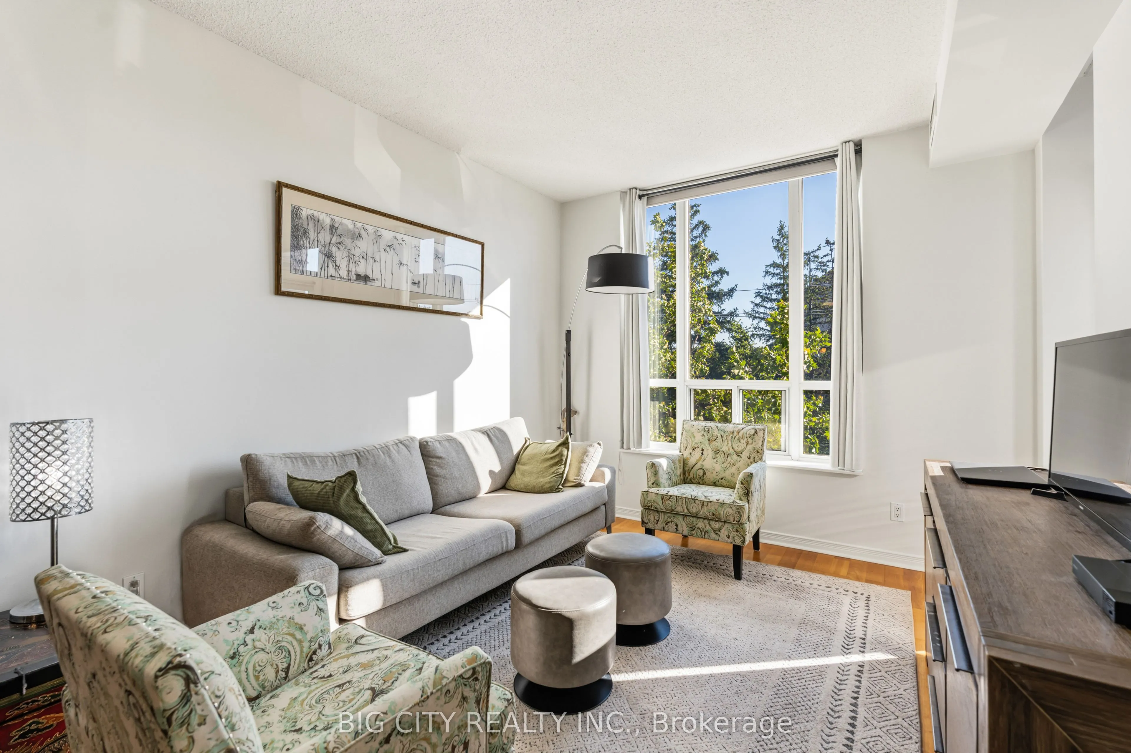 455 Rosewell Avenue #412