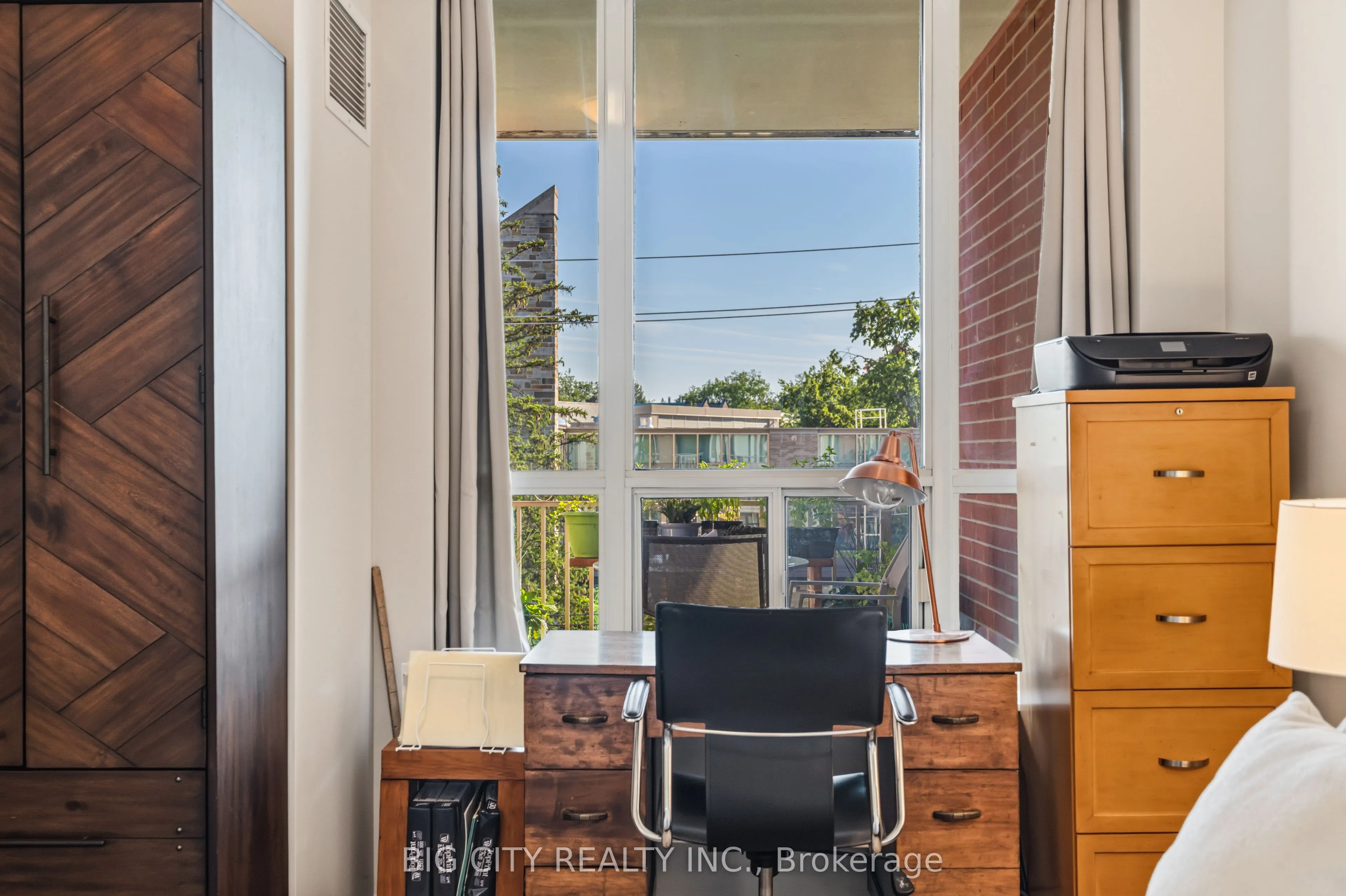 455 Rosewell Avenue #412