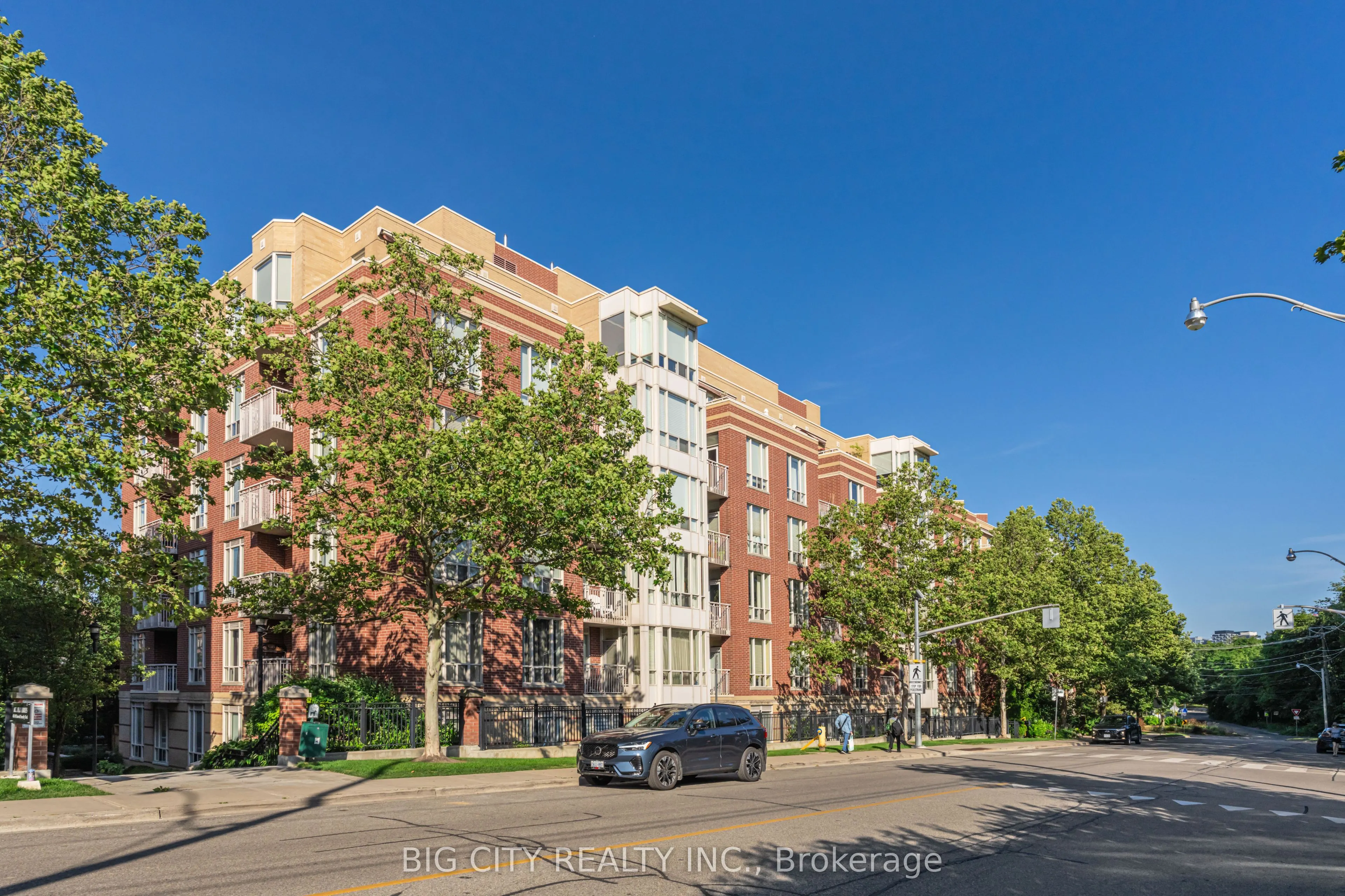455 Rosewell Avenue #412