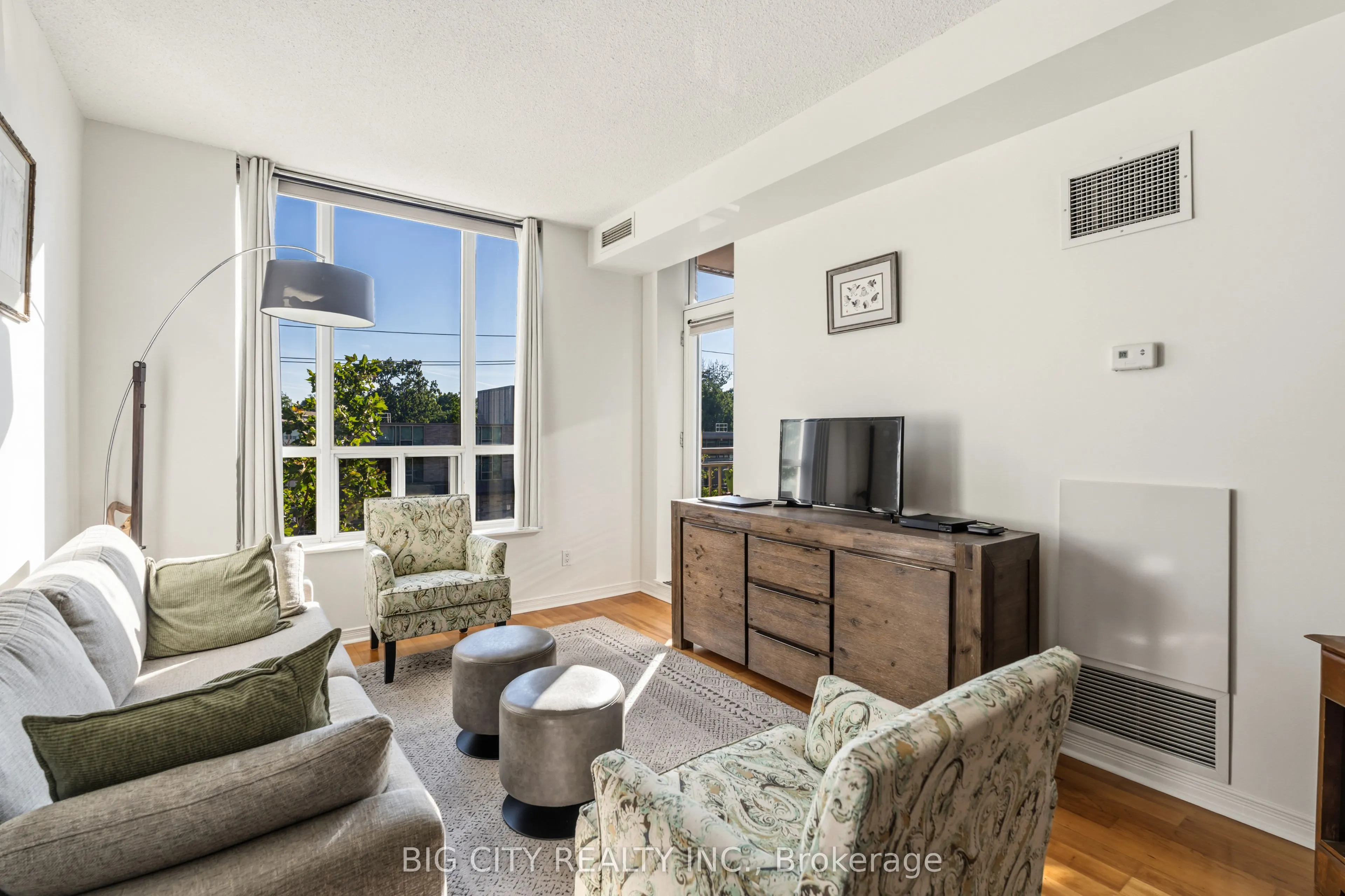 455 Rosewell Avenue #412