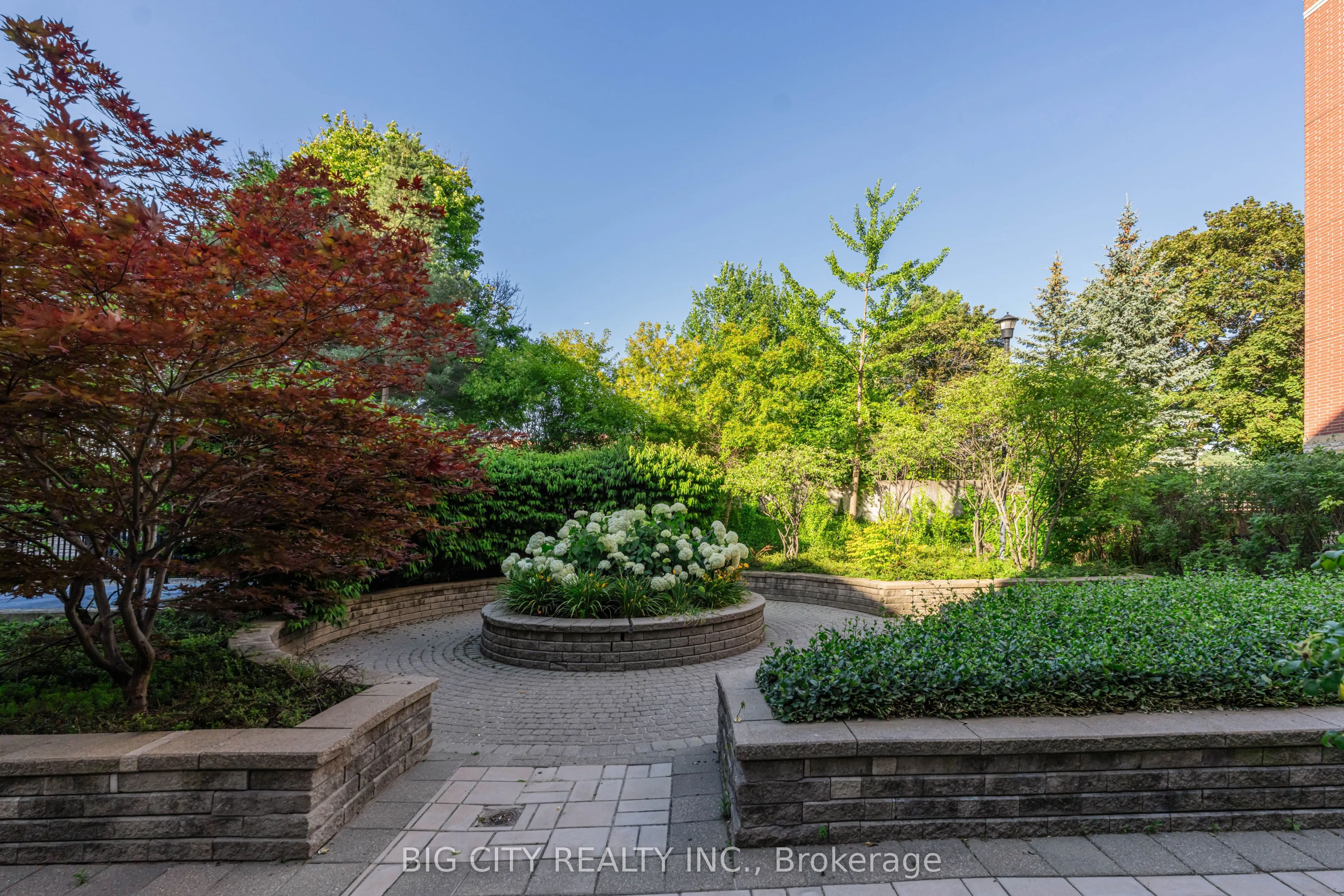 455 Rosewell Avenue #412
