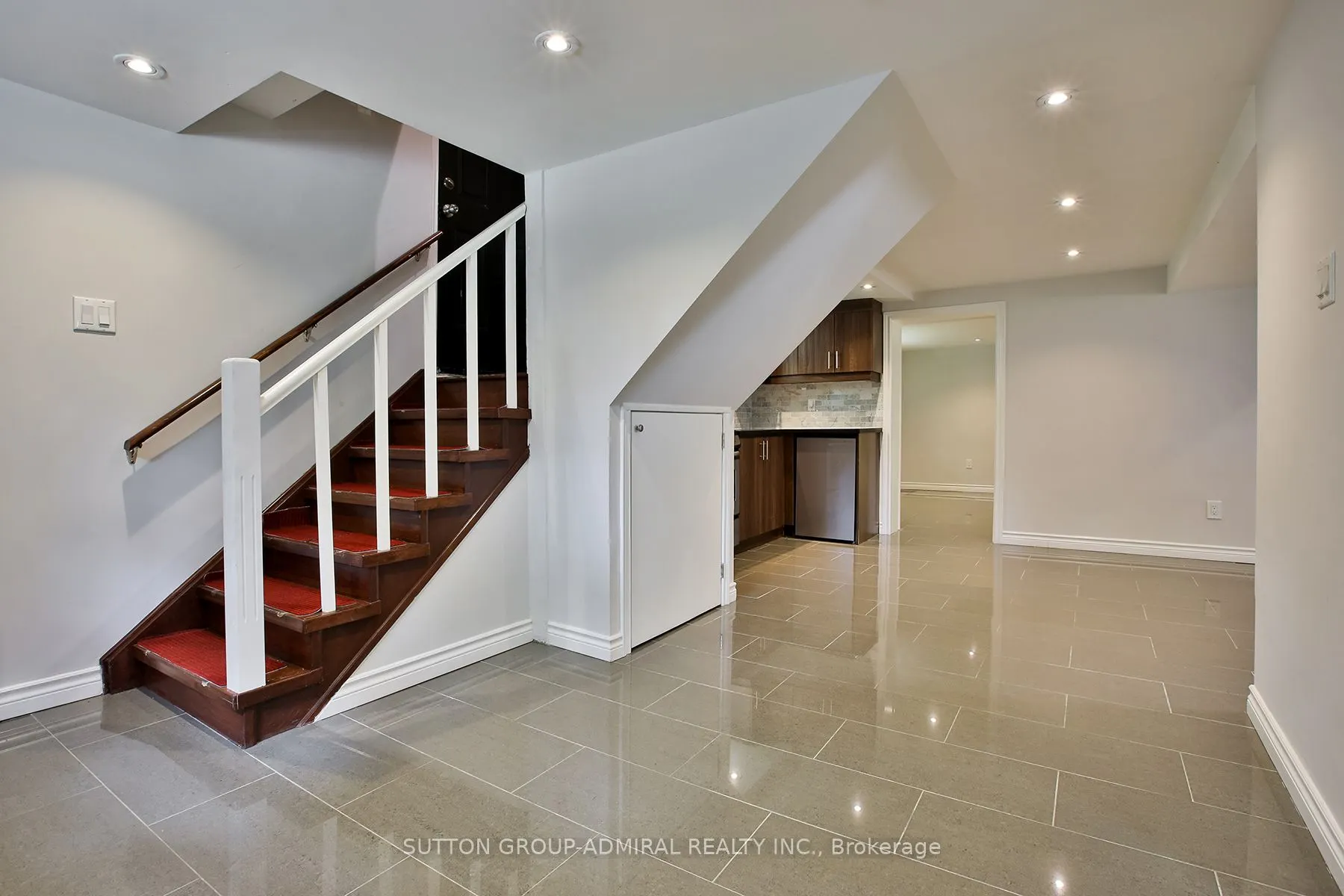 33 Regina Avenue
