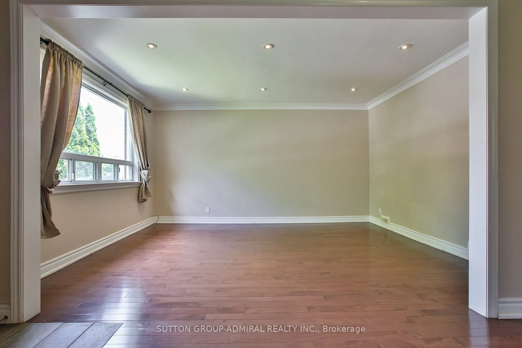 33 Regina Avenue