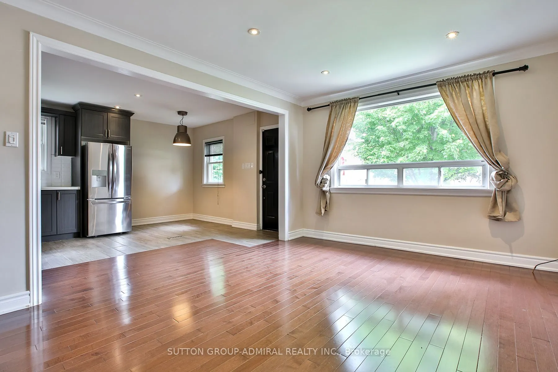 33 Regina Avenue