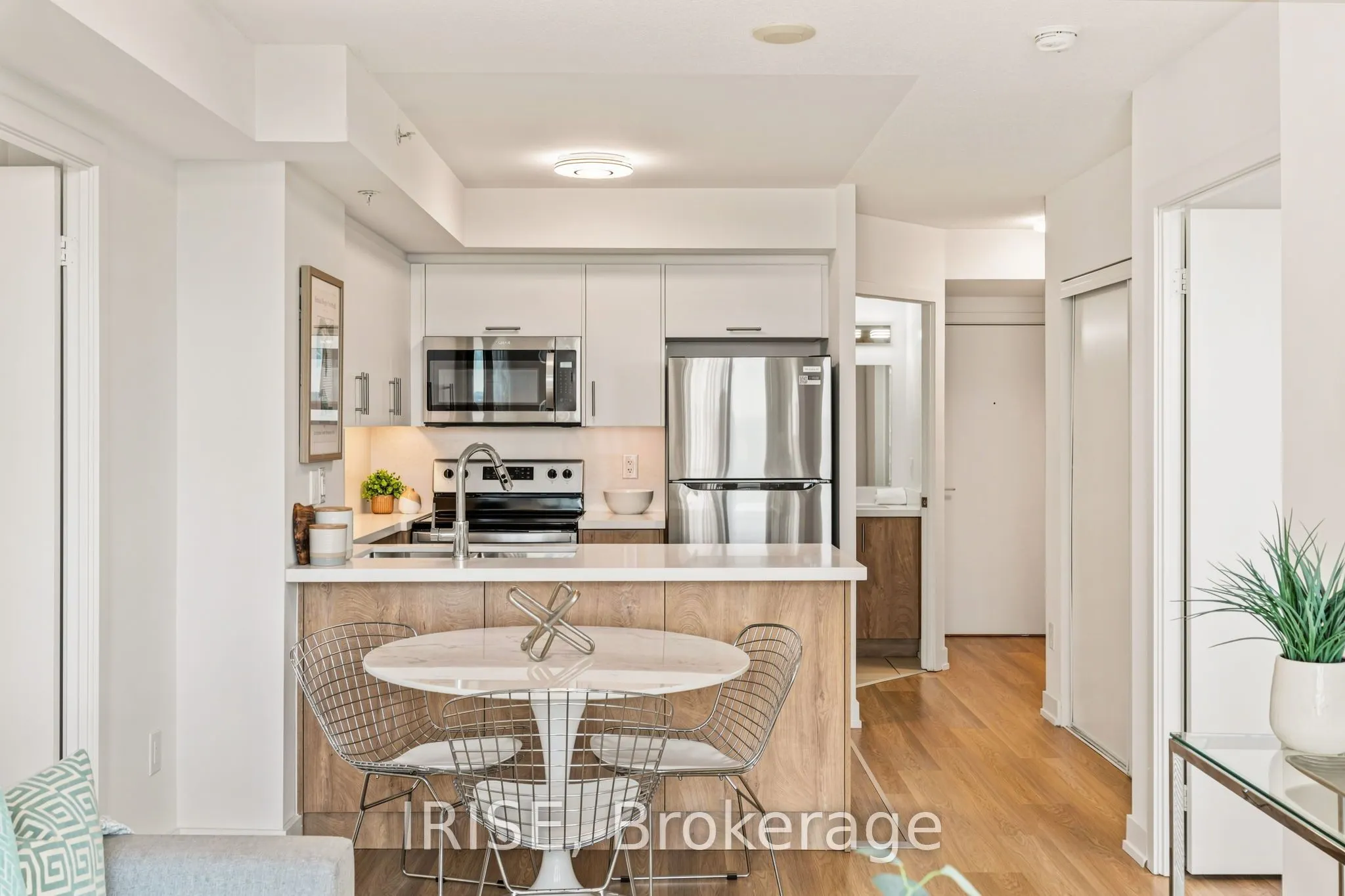 5740 Yonge Street #1006