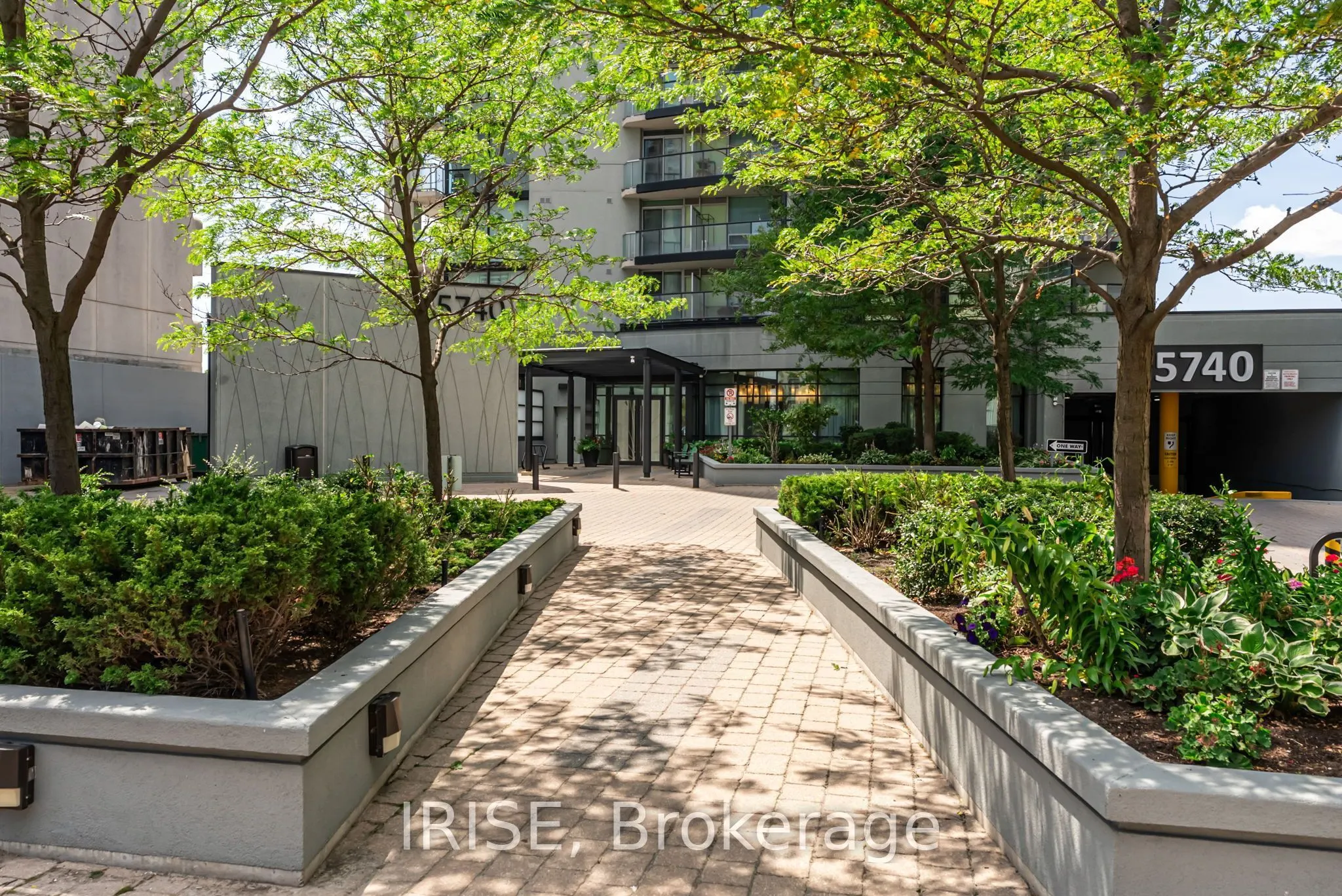 5740 Yonge Street #1006