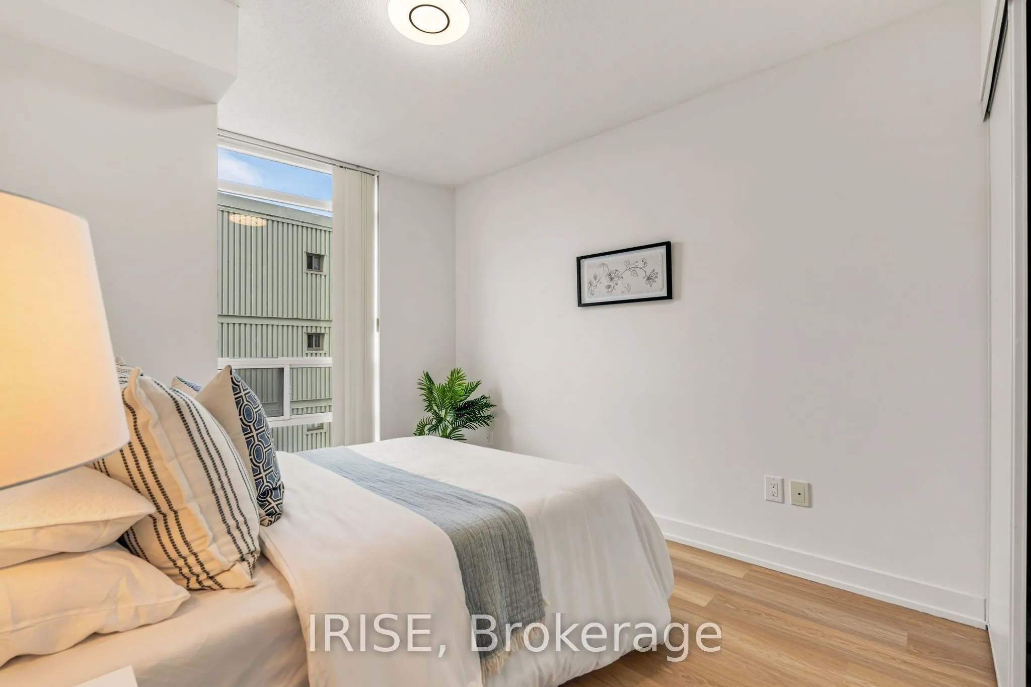 5740 Yonge Street #1006
