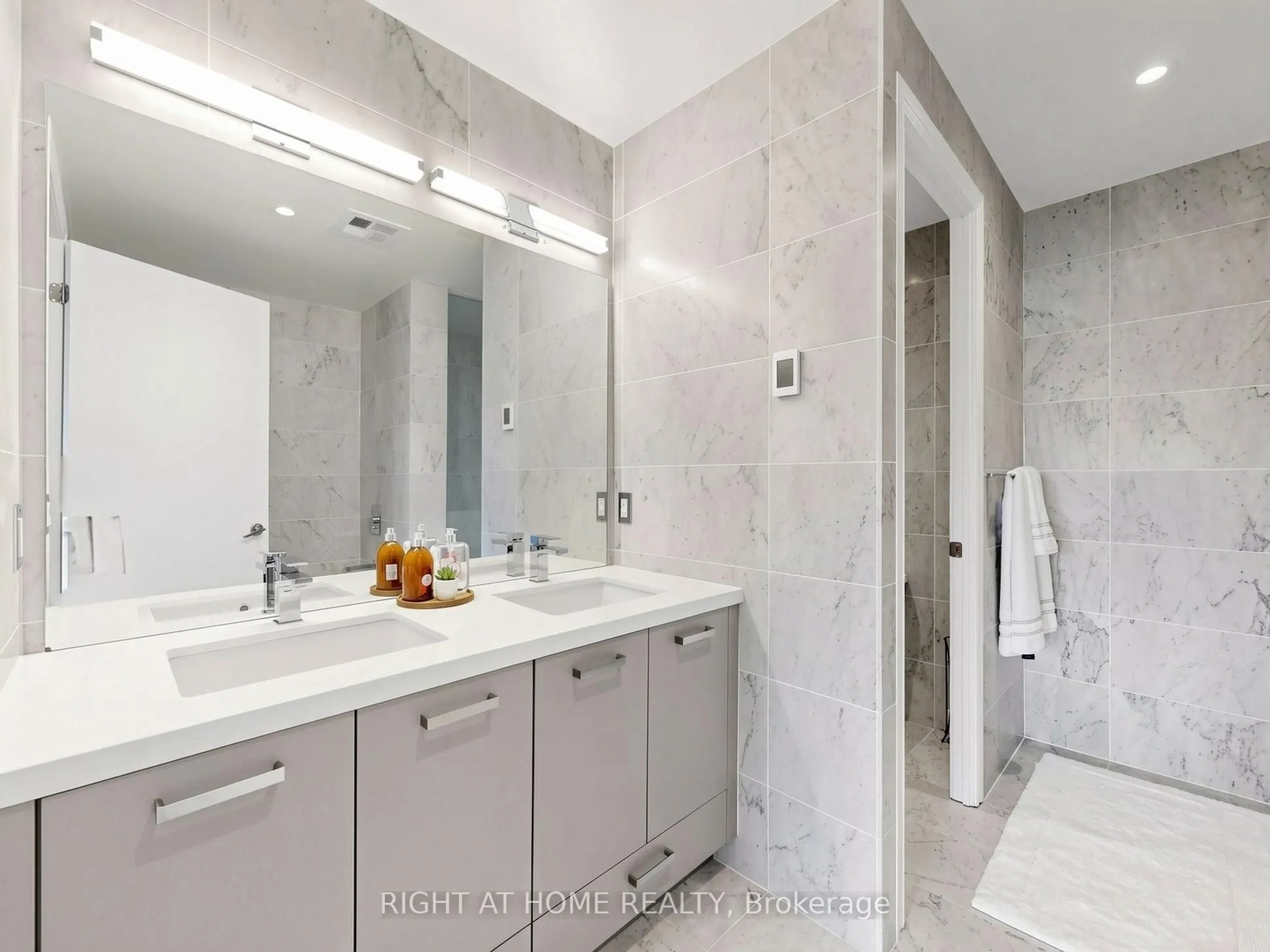 608 Richmond Street W #1106