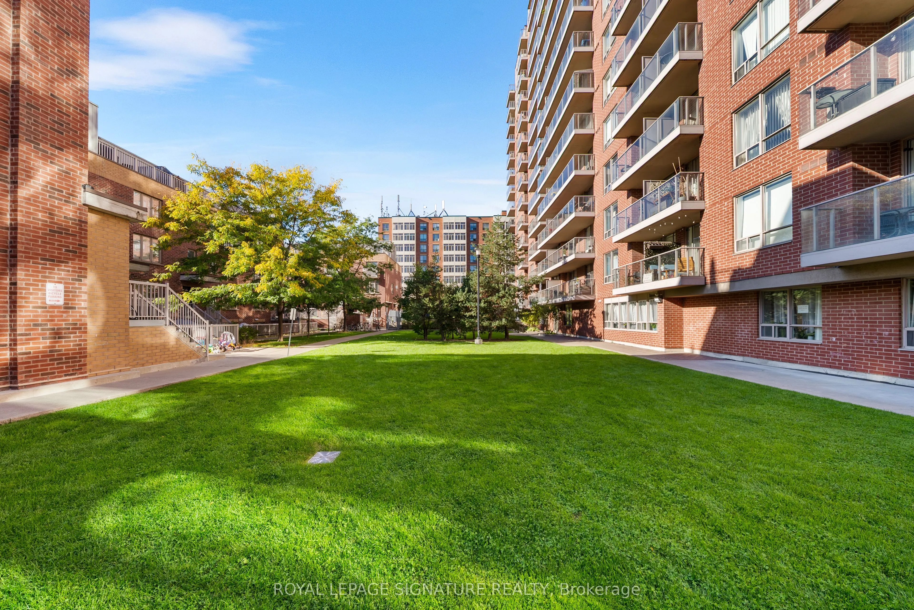 1369 Bloor Street W #1402