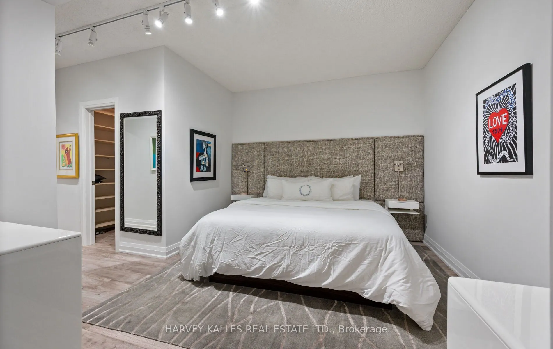 20 Scrivener Square #418