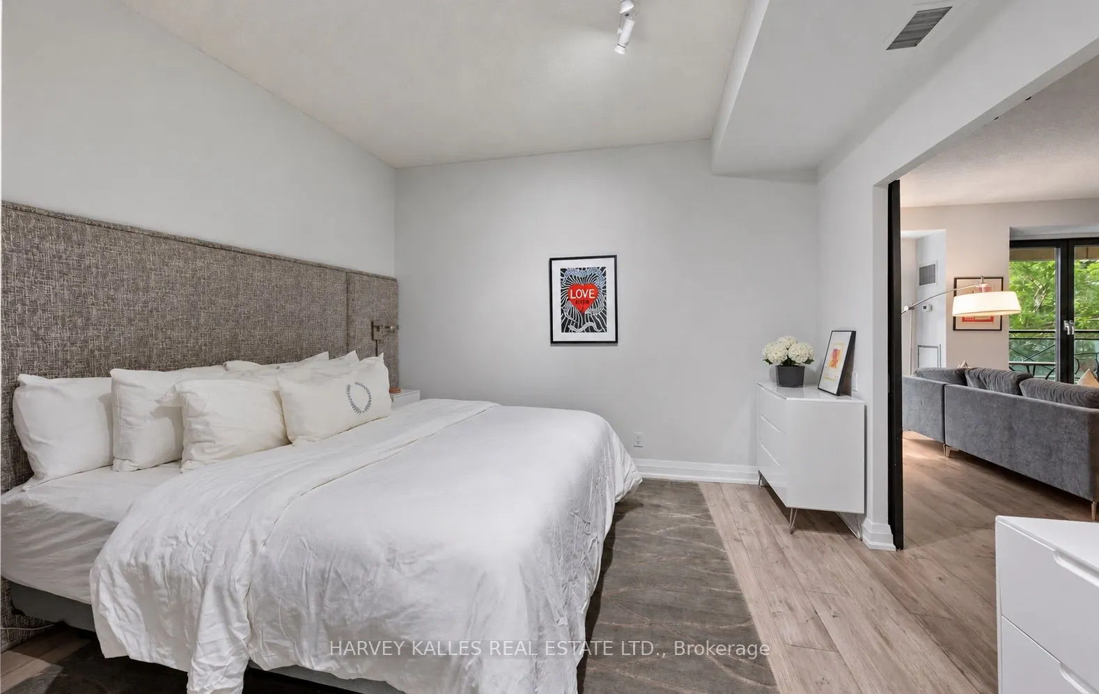 20 Scrivener Square #418