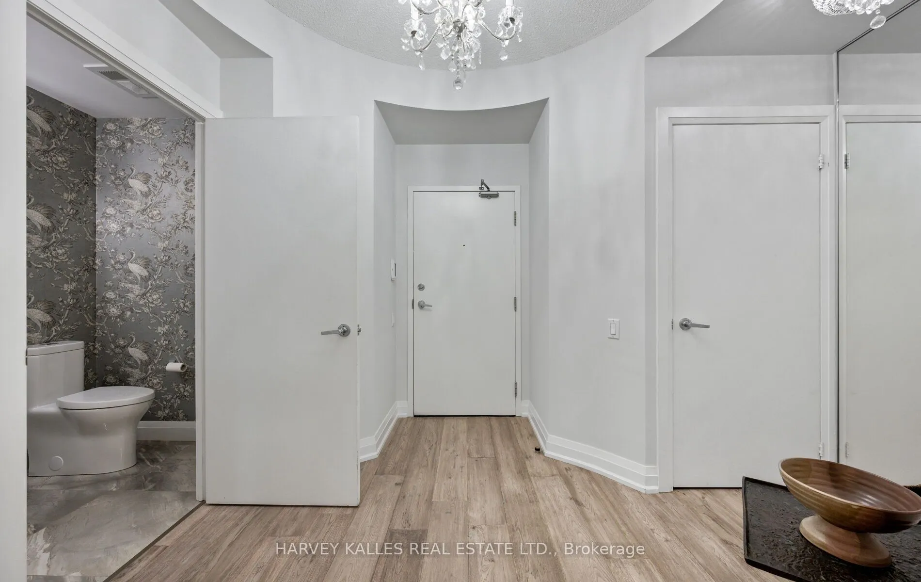 20 Scrivener Square #418