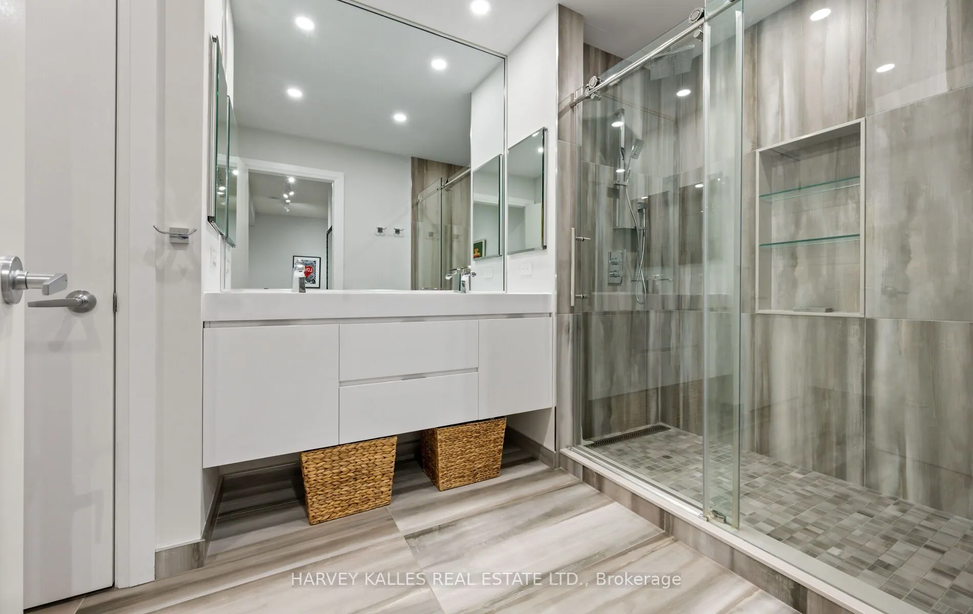 20 Scrivener Square #418