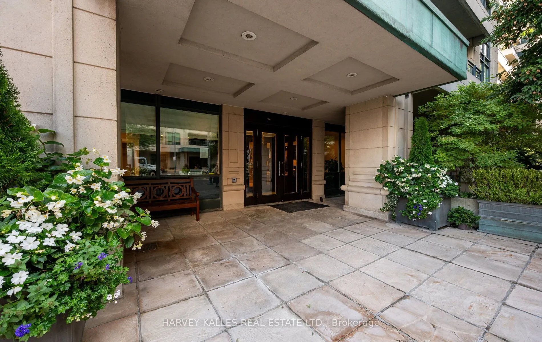 20 Scrivener Square #418