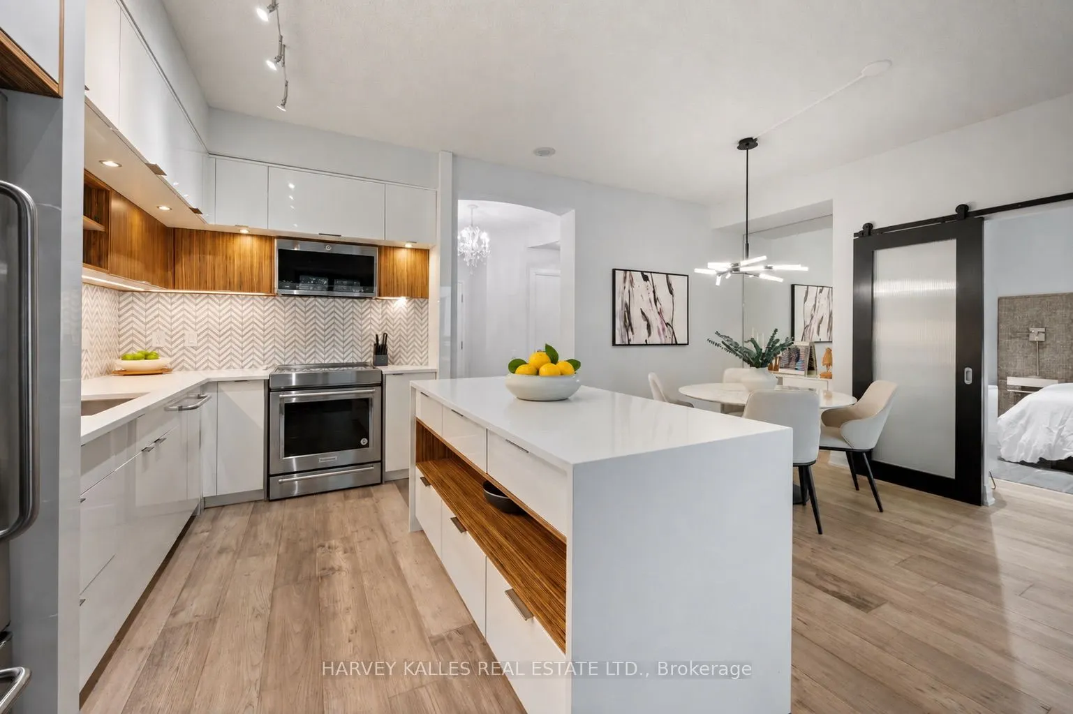 20 Scrivener Square #418