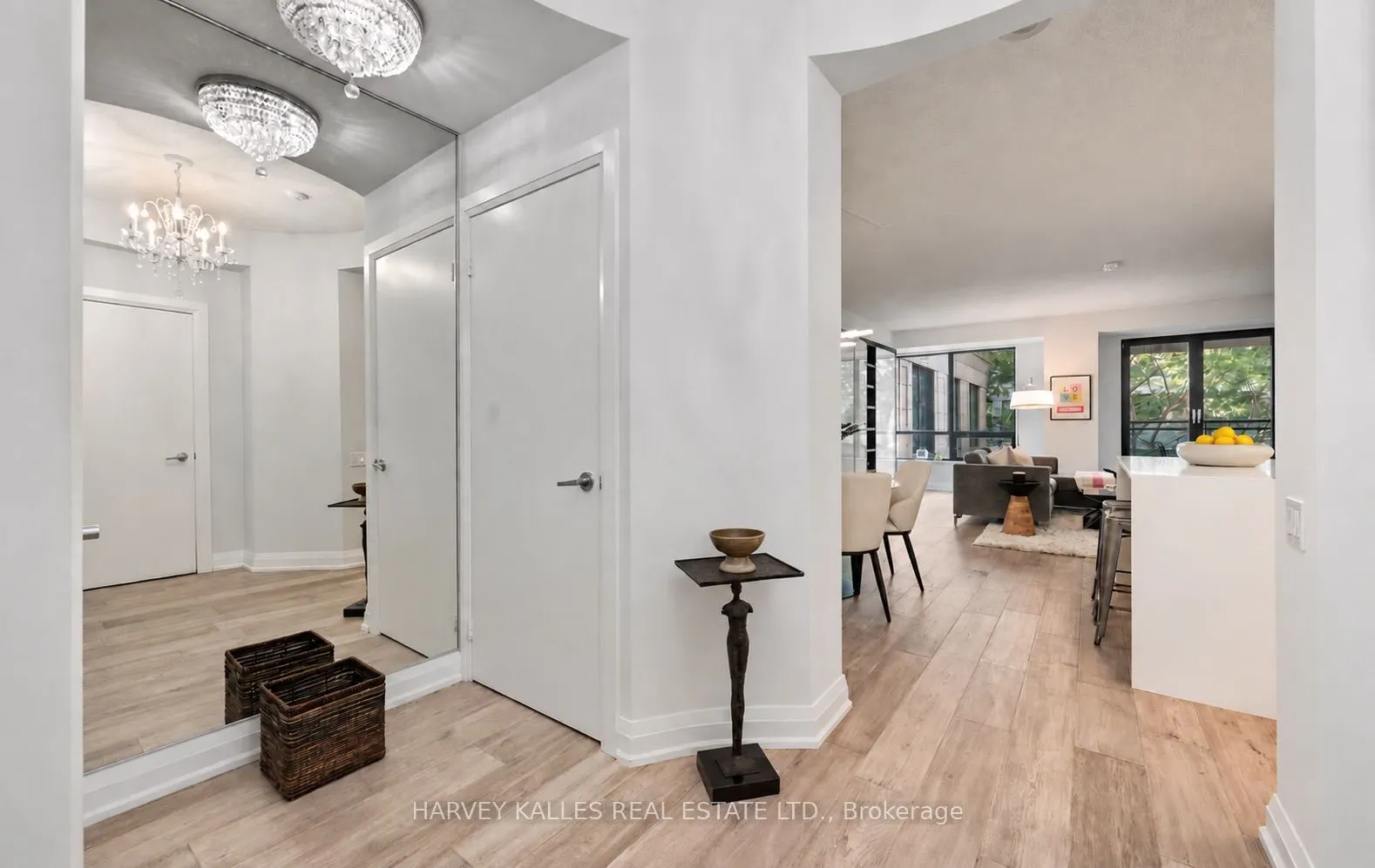 20 Scrivener Square #418