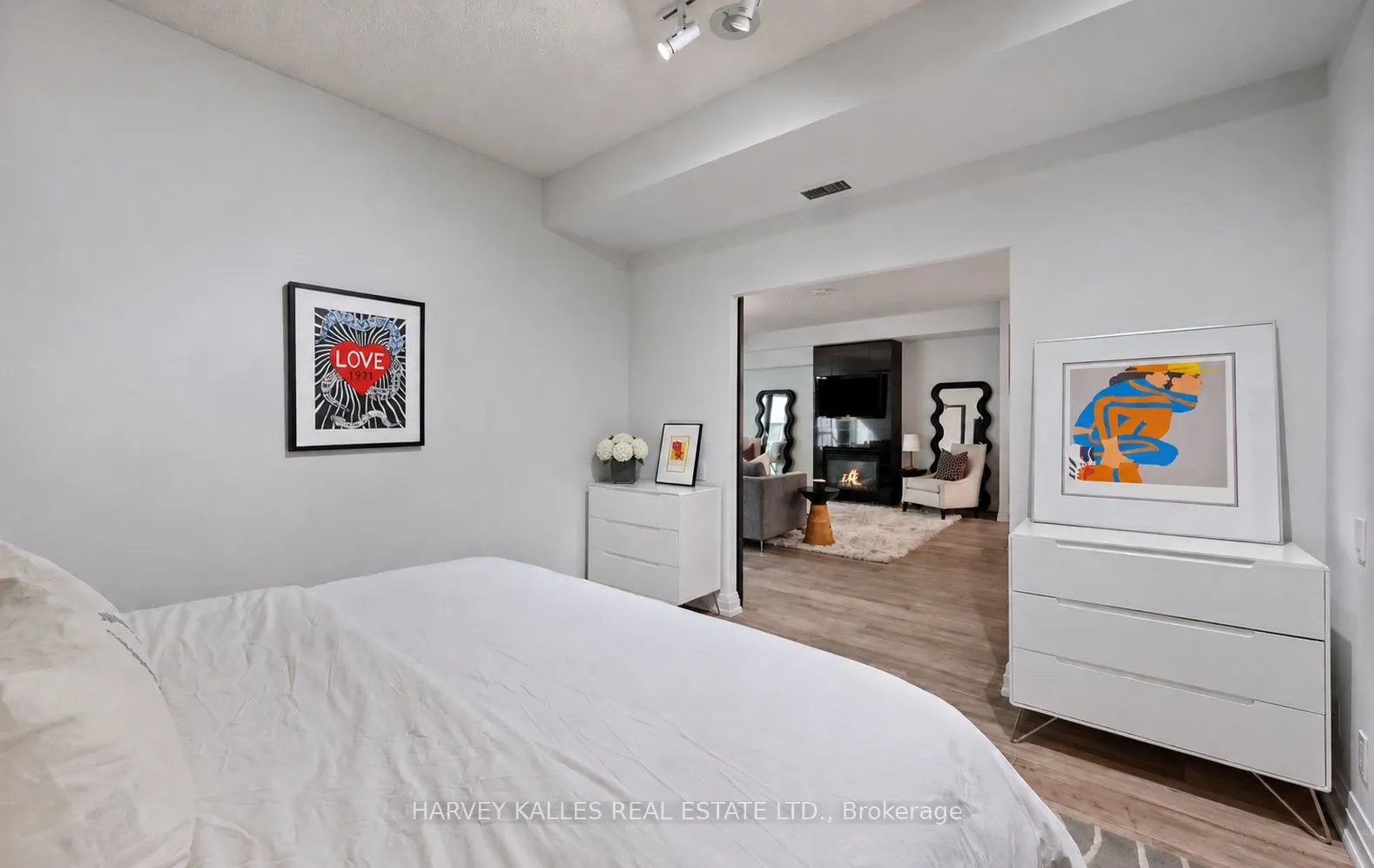 20 Scrivener Square #418