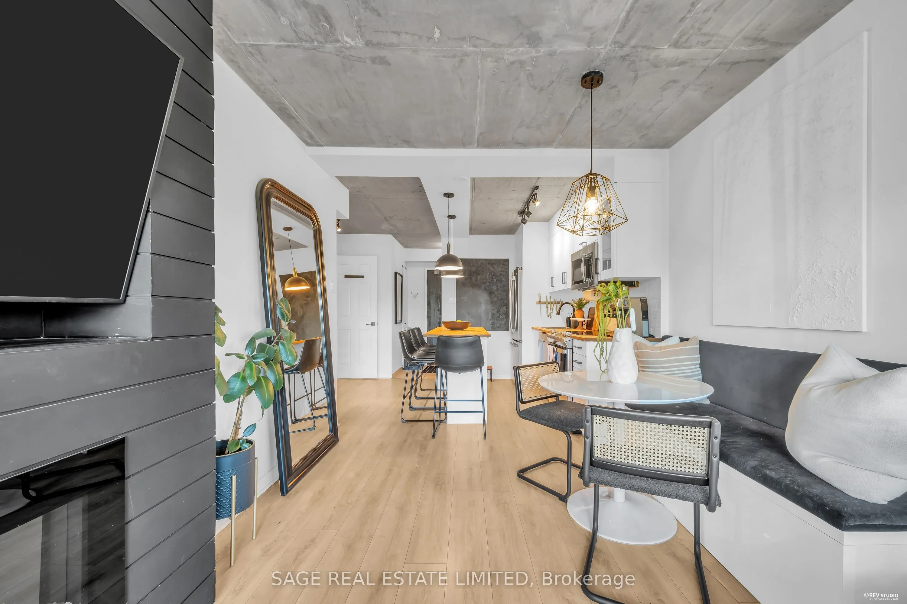 456 COLLEGE Street #408