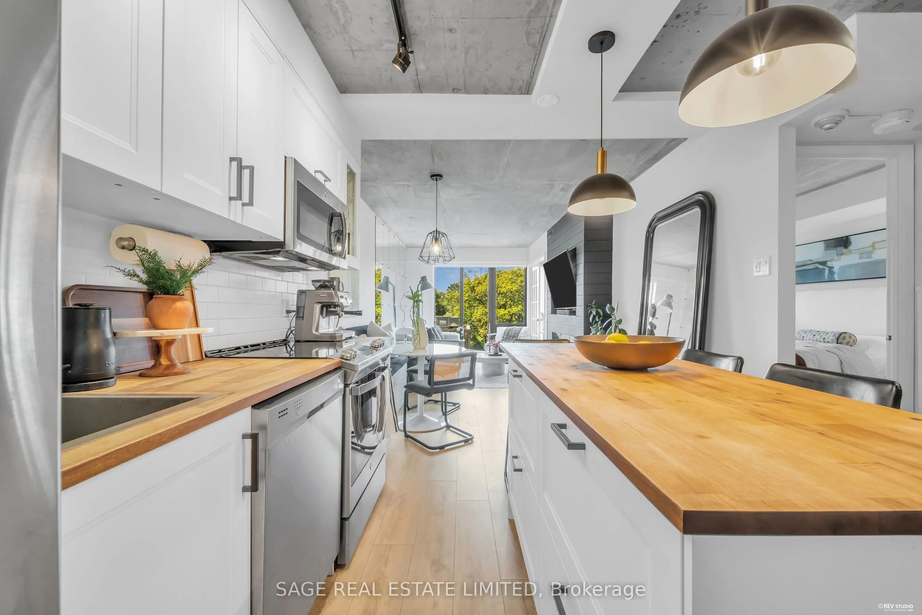 456 COLLEGE Street #408