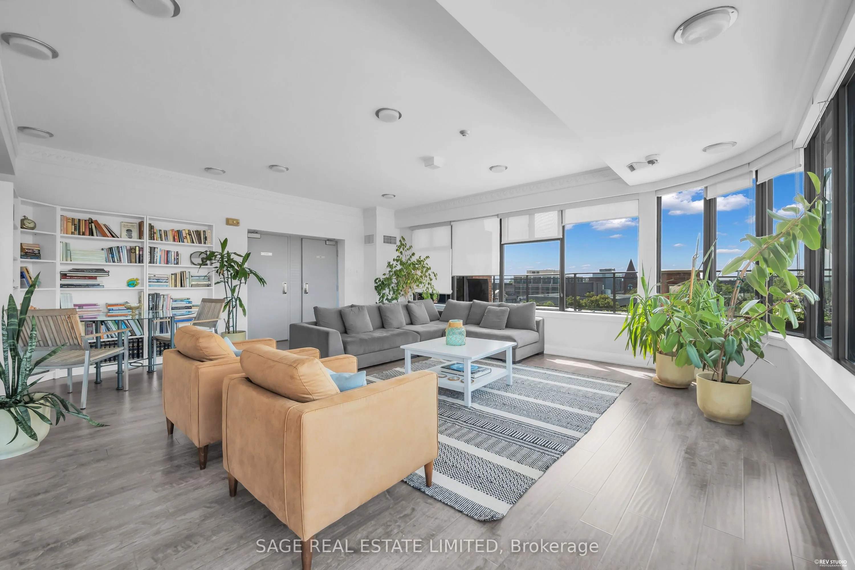 456 COLLEGE Street #408