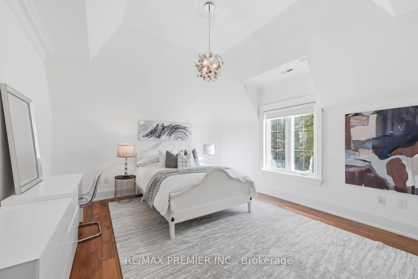 35 Normandale Crescent