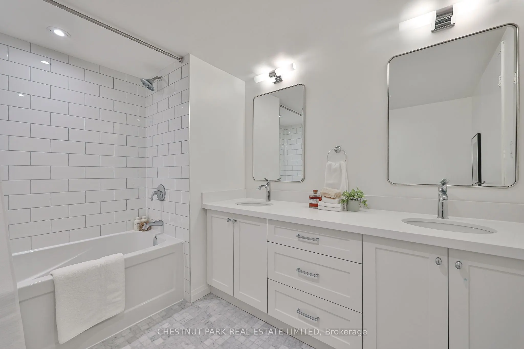 188 Spadina Avenue #301
