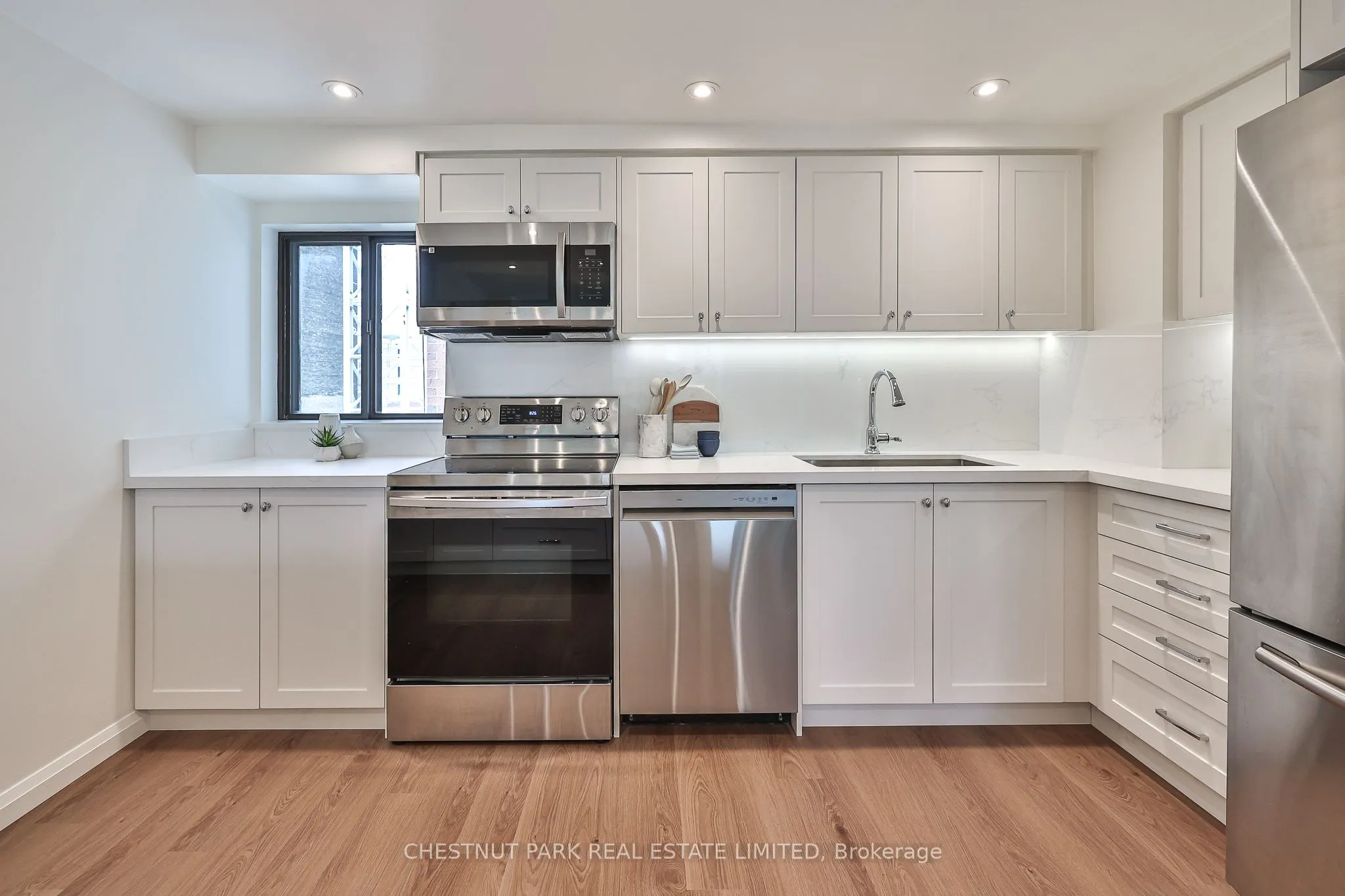 188 Spadina Avenue #301