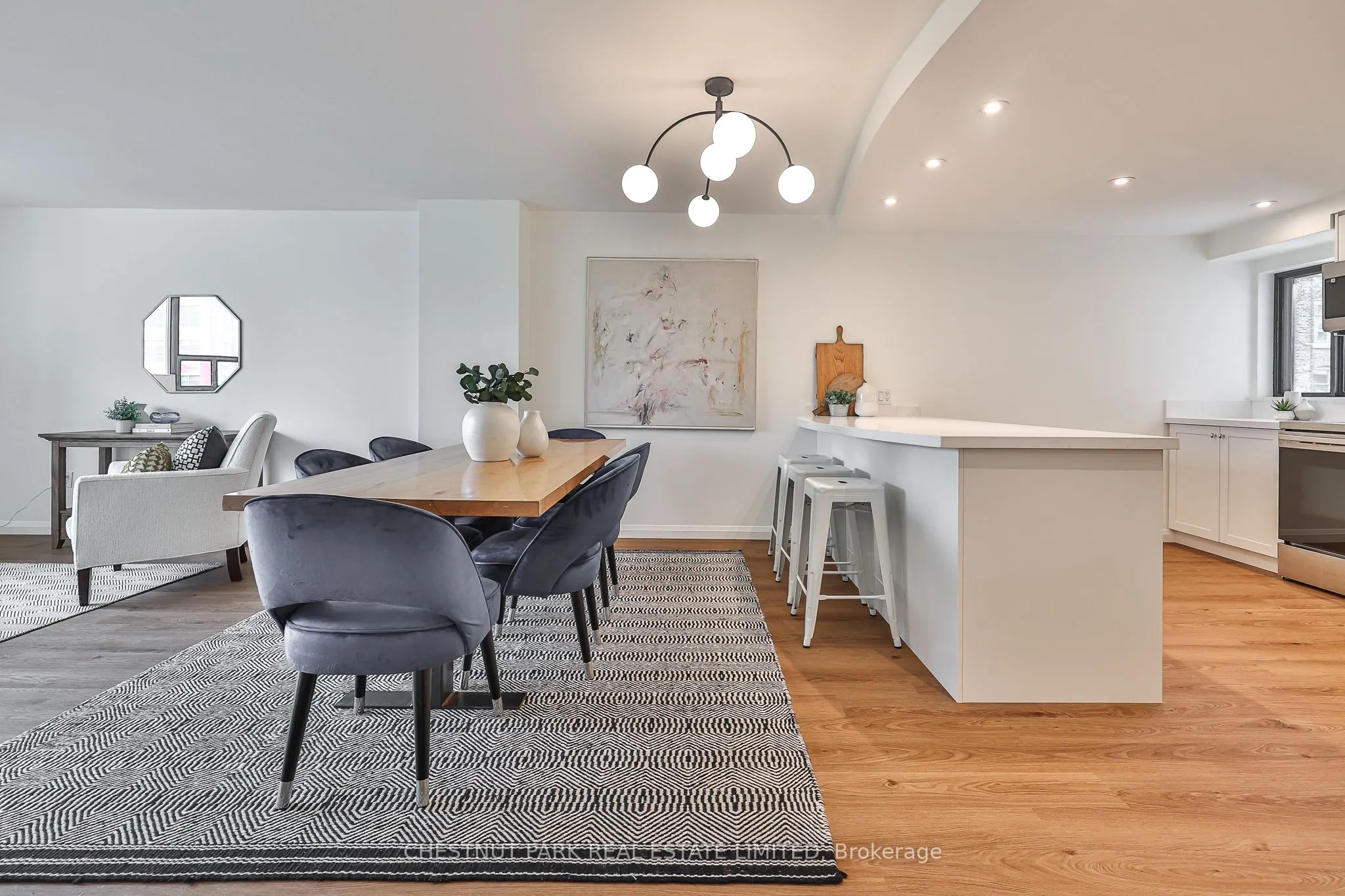 188 Spadina Avenue #301