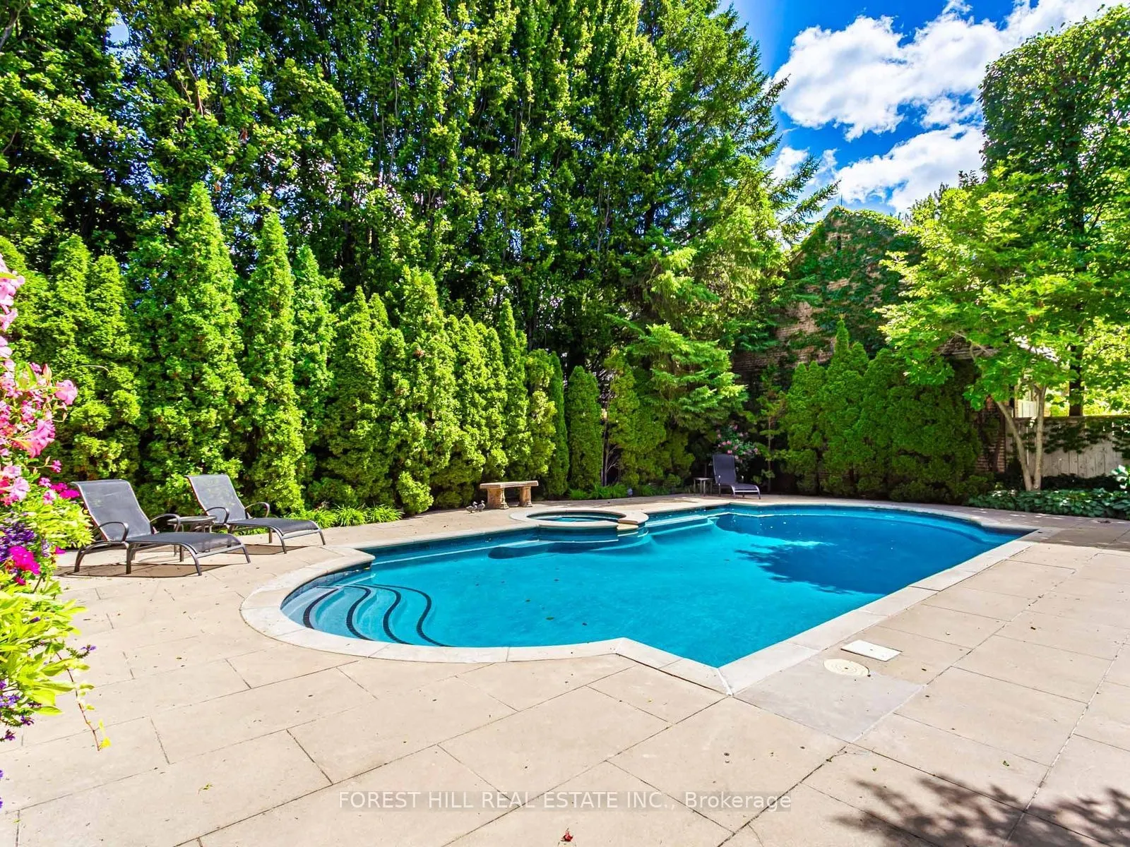 105 Dunvegan Road