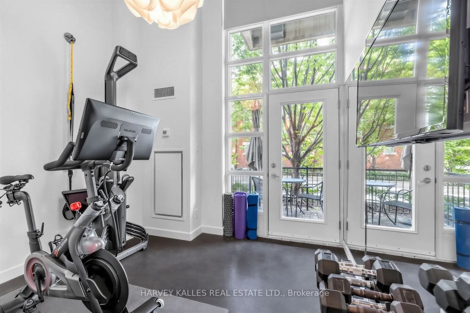 380 Macpherson Avenue #106