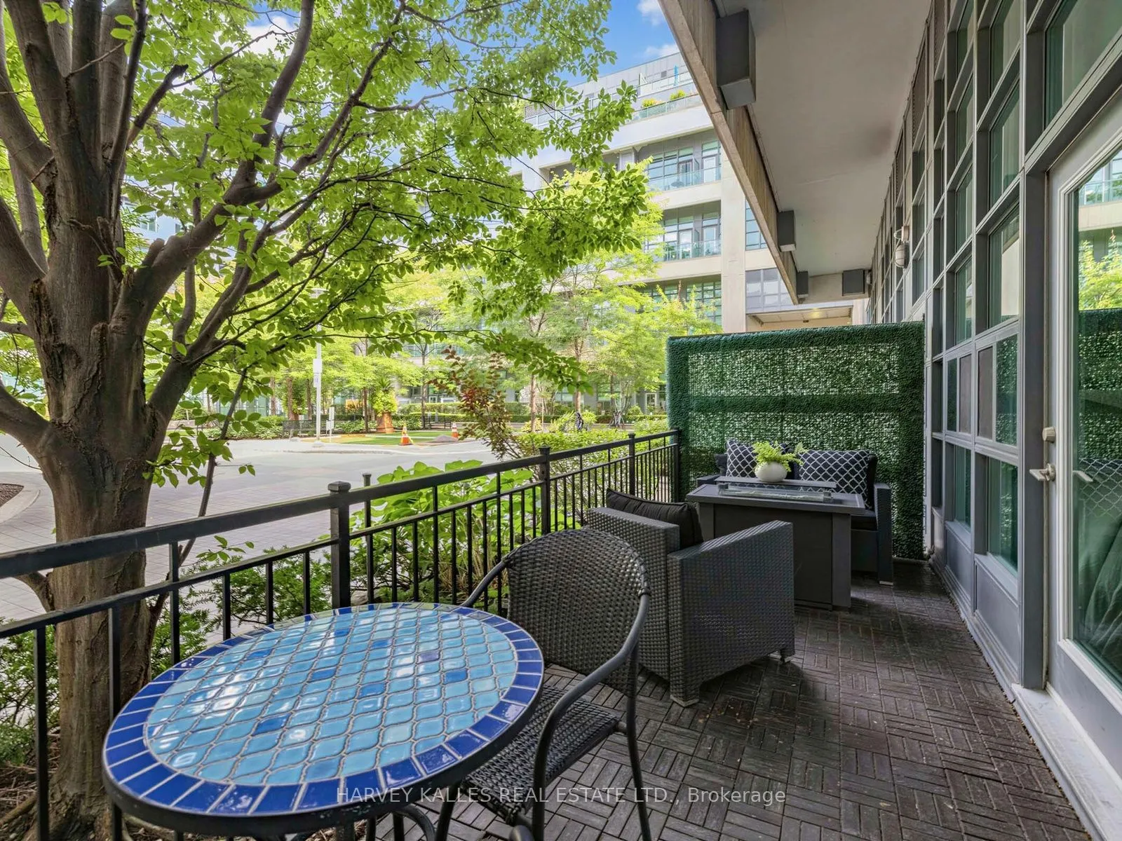 380 Macpherson Avenue #106