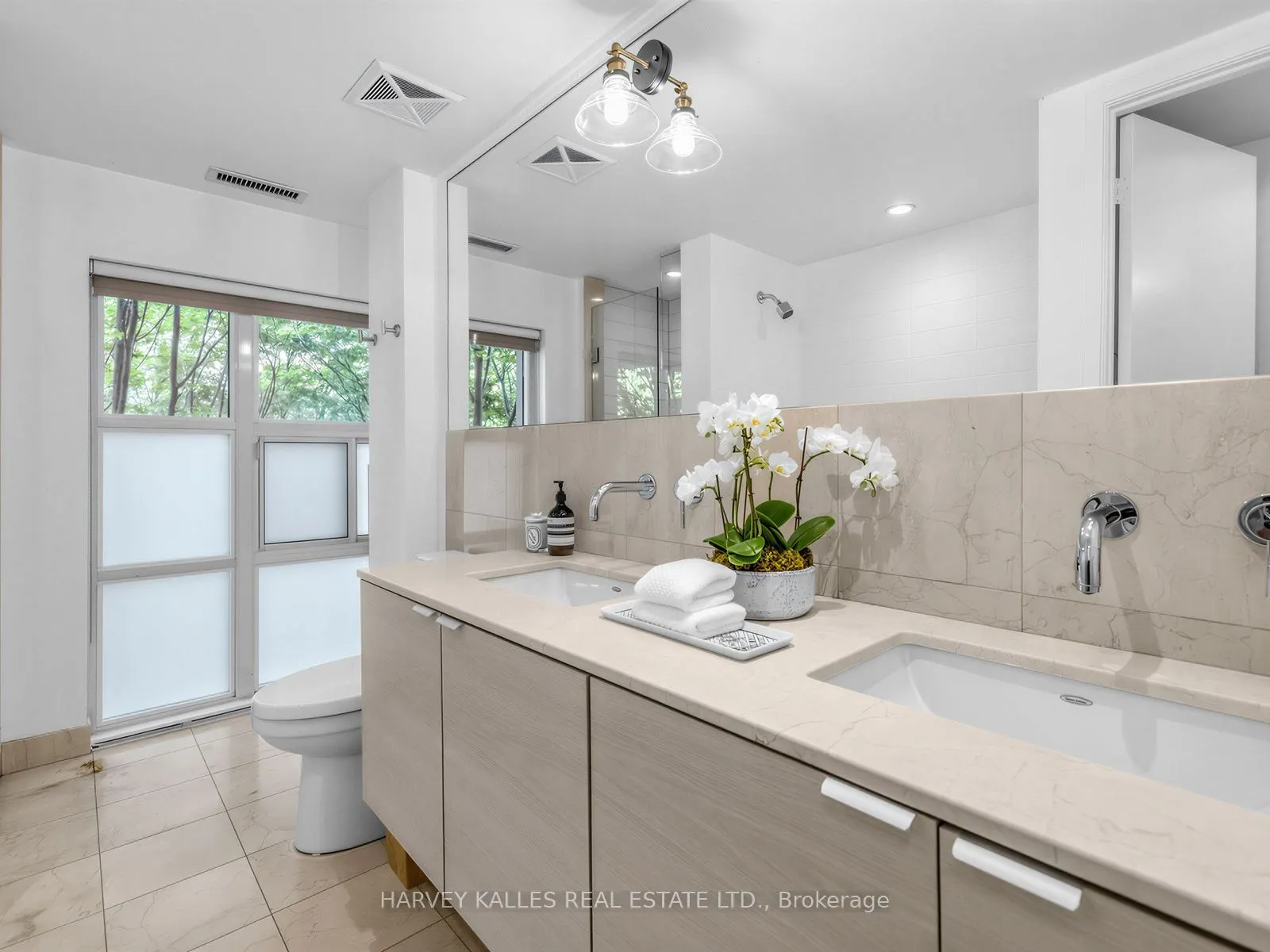 380 Macpherson Avenue #106