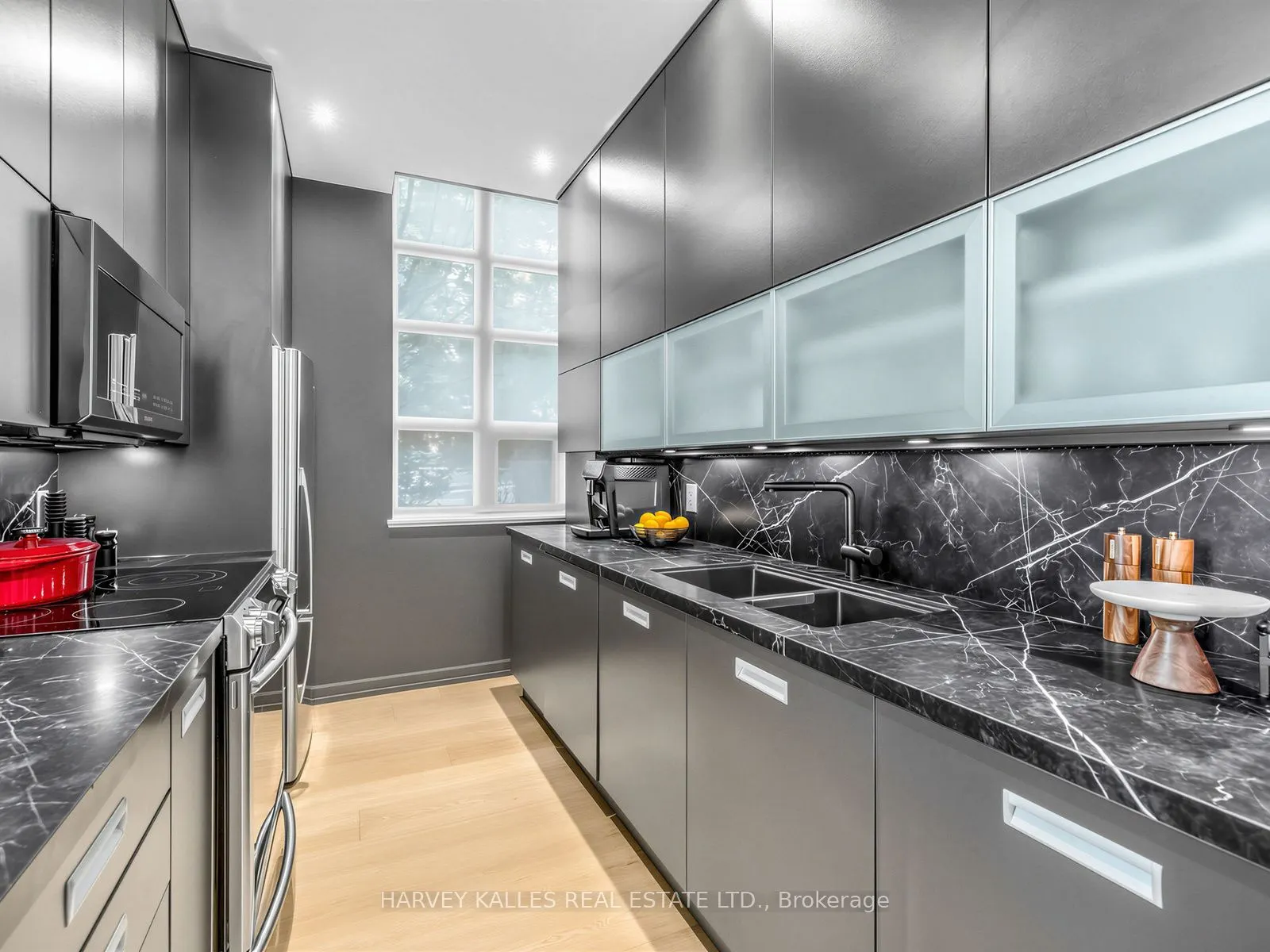 380 Macpherson Avenue #106