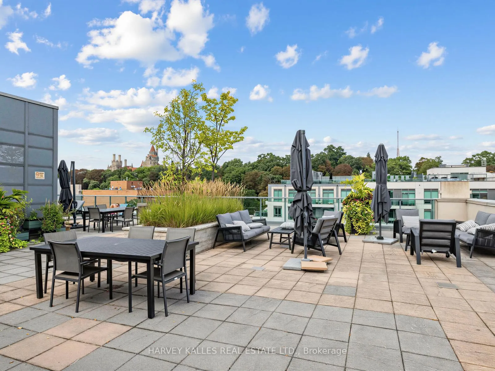 380 Macpherson Avenue #106