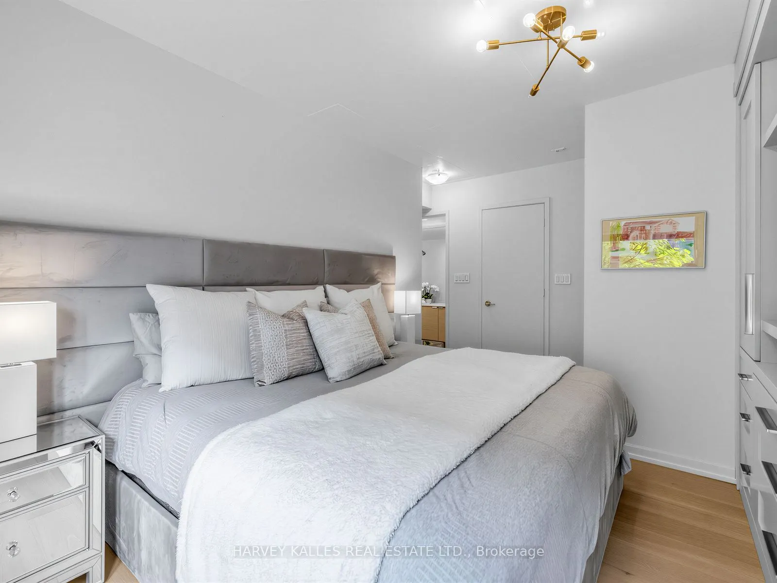 380 Macpherson Avenue #106