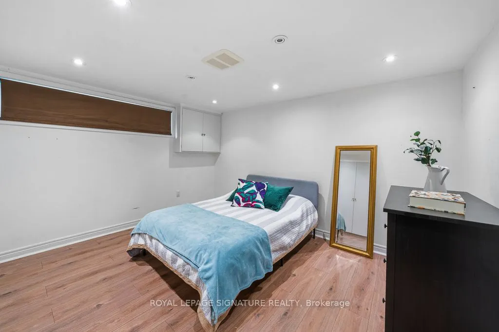 11 Yewfield Crescent