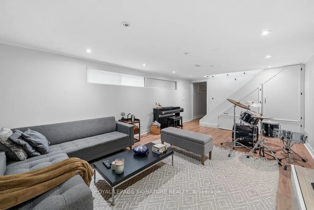 11 Yewfield Crescent