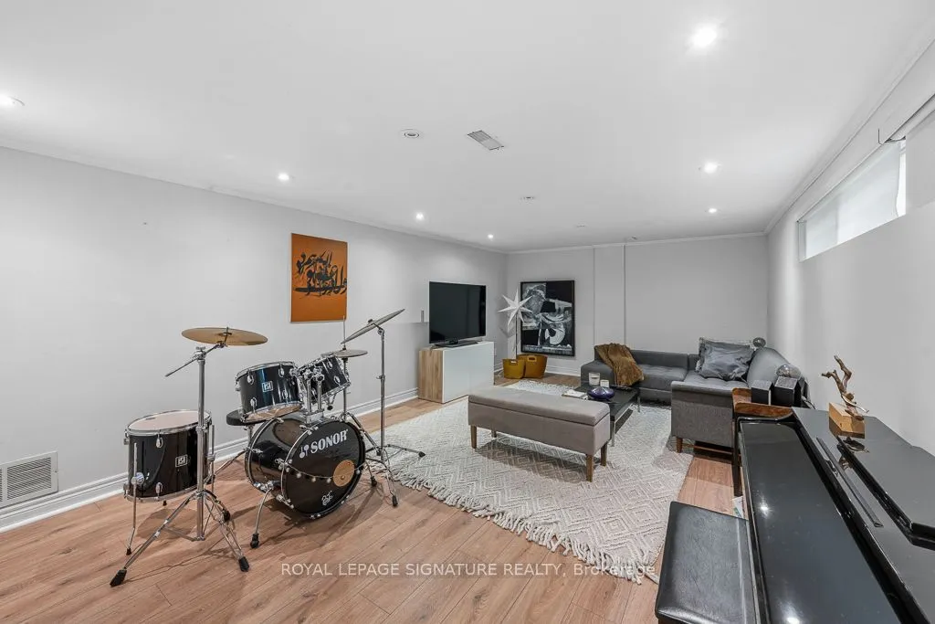 11 Yewfield Crescent
